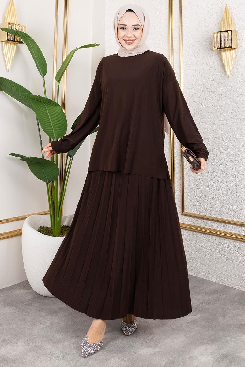 Sandy Suit With Pleated Skirt