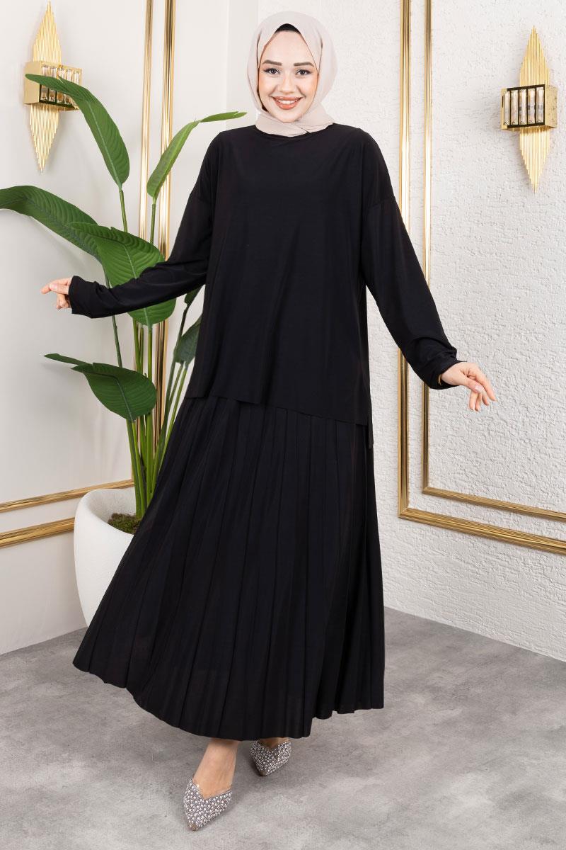 Sandy Suit With Pleated Skirt