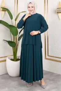 Sandy Suit With Pleated Skirt