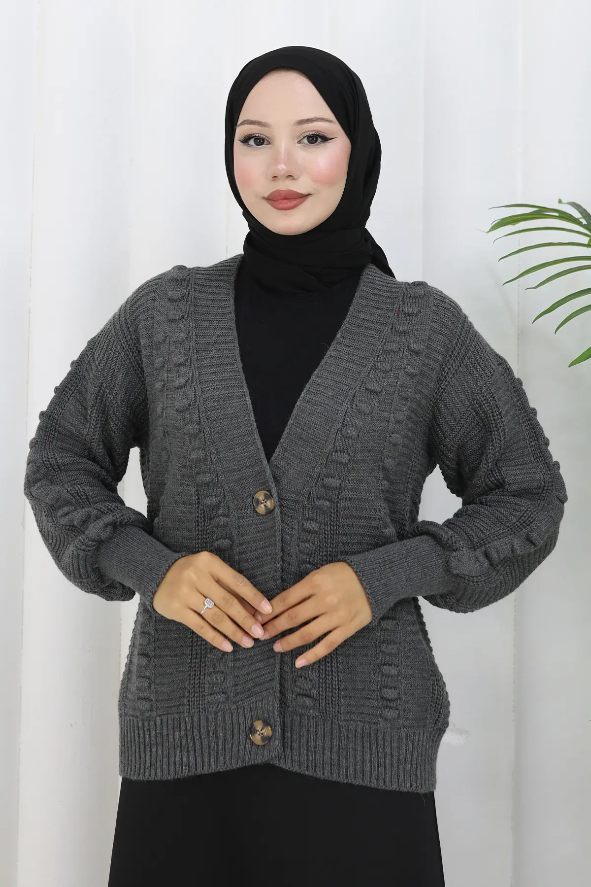 Ponponlu Triko Hırka-detail