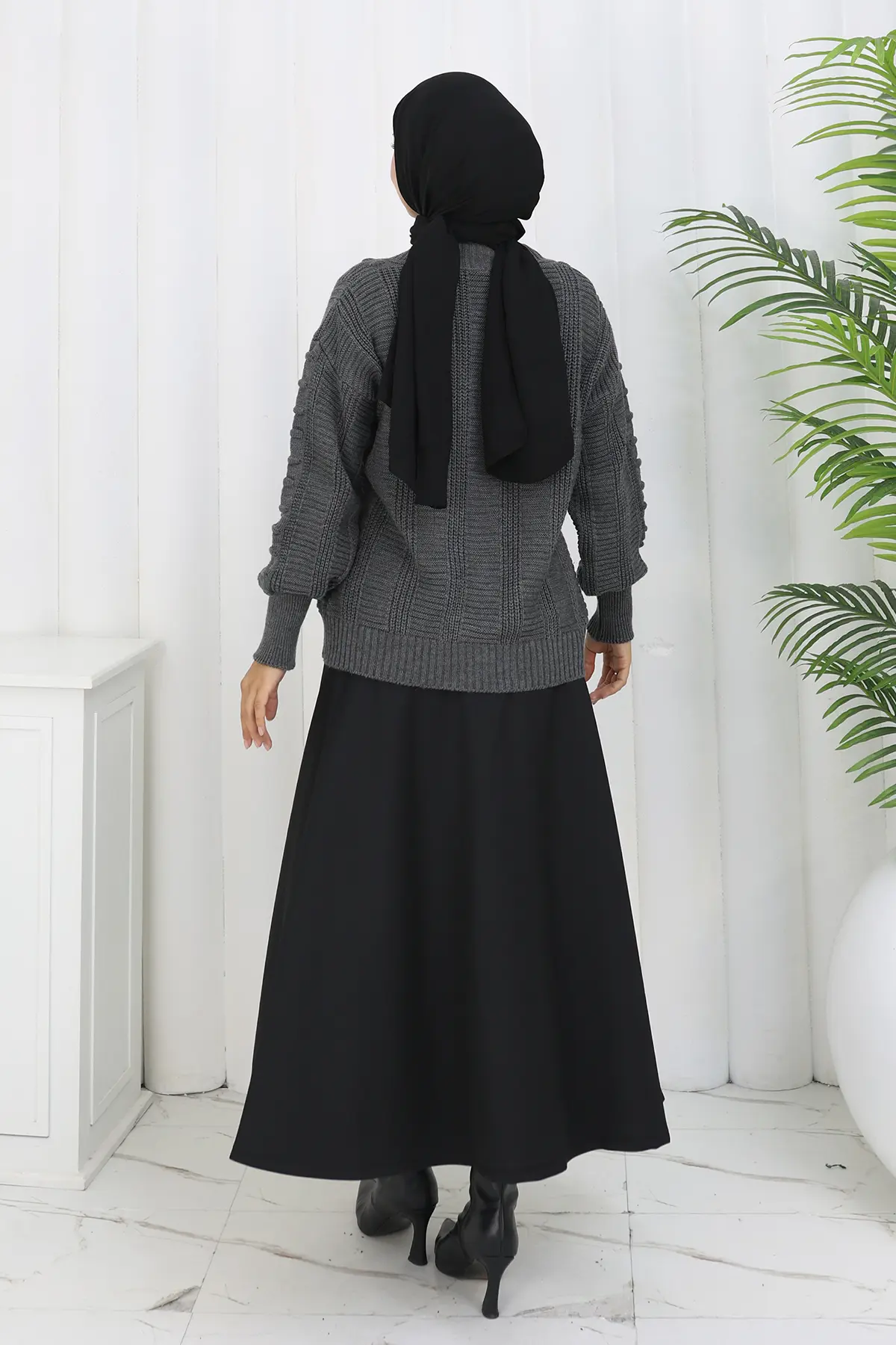 Ponponlu Triko Hırka-detail