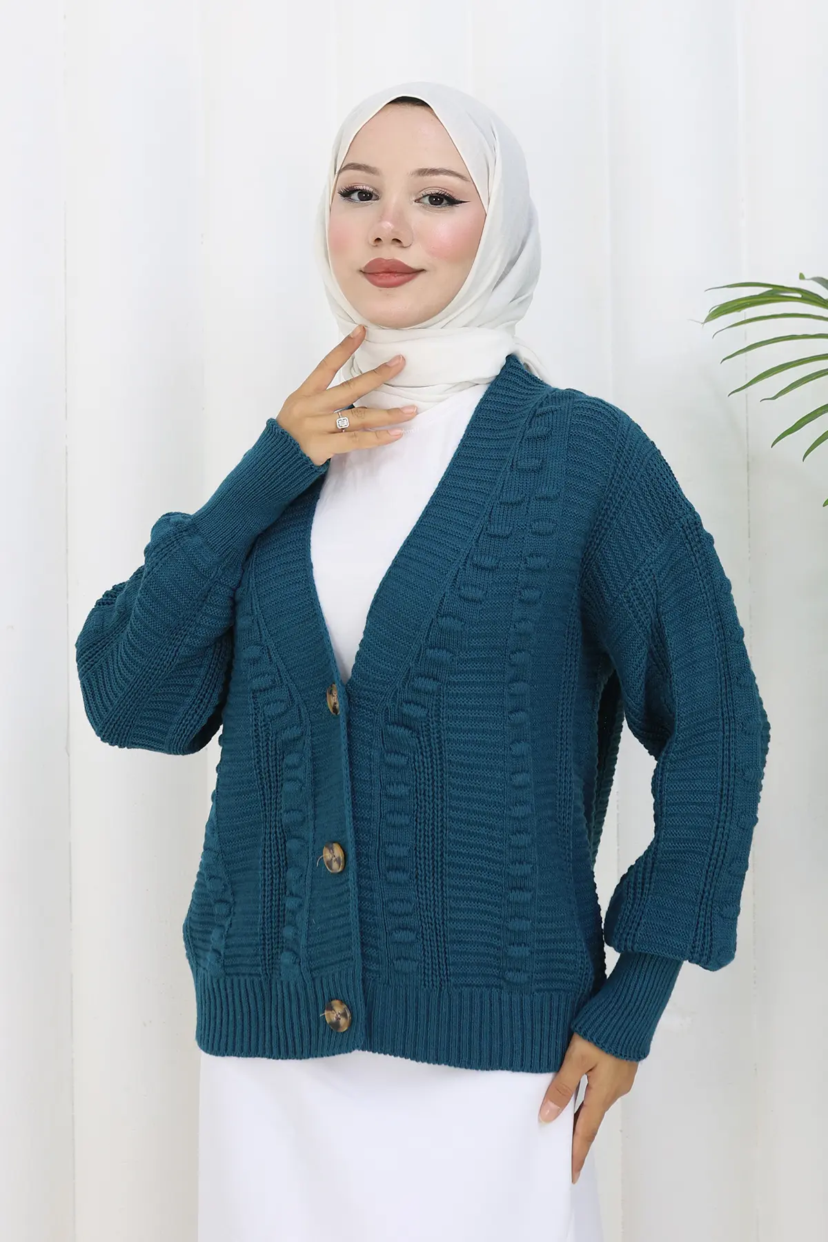 Ponponlu Triko Hırka-detail