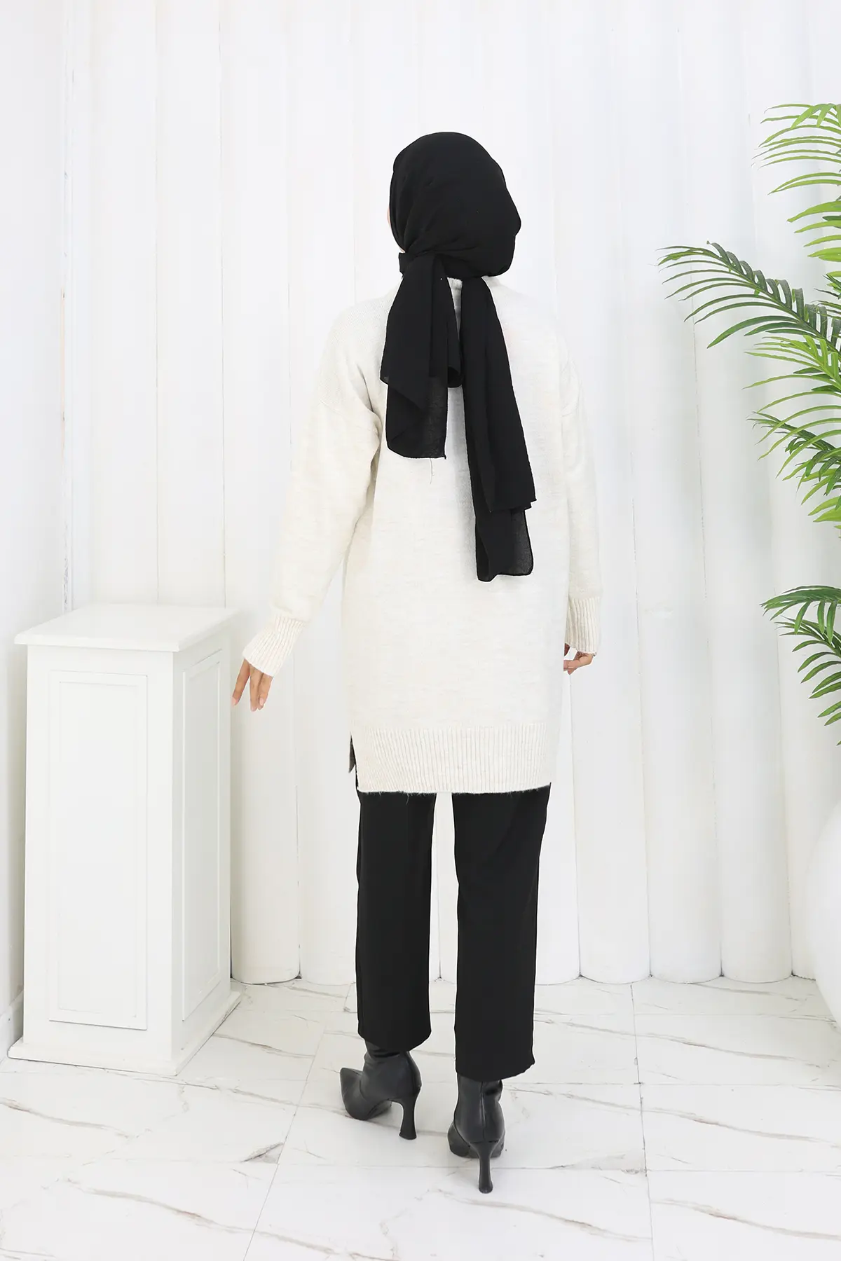 Pompom Knitted Sweater-detail