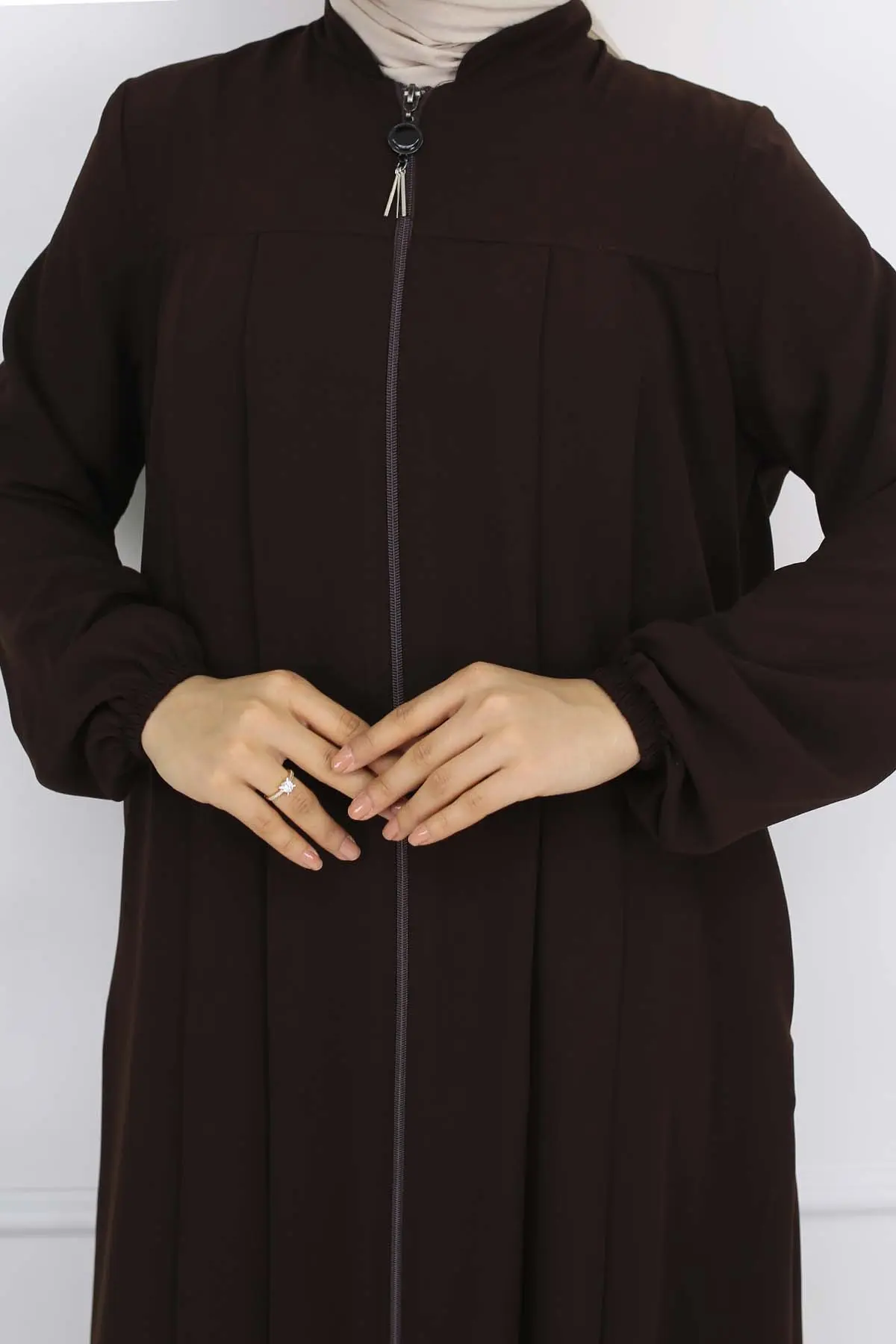 Robed Pleated Abaya-detail