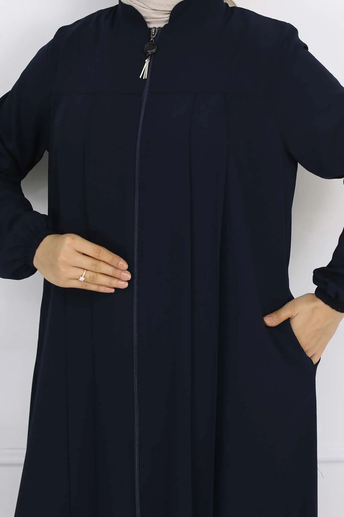 Robed Pleated Abaya-detail