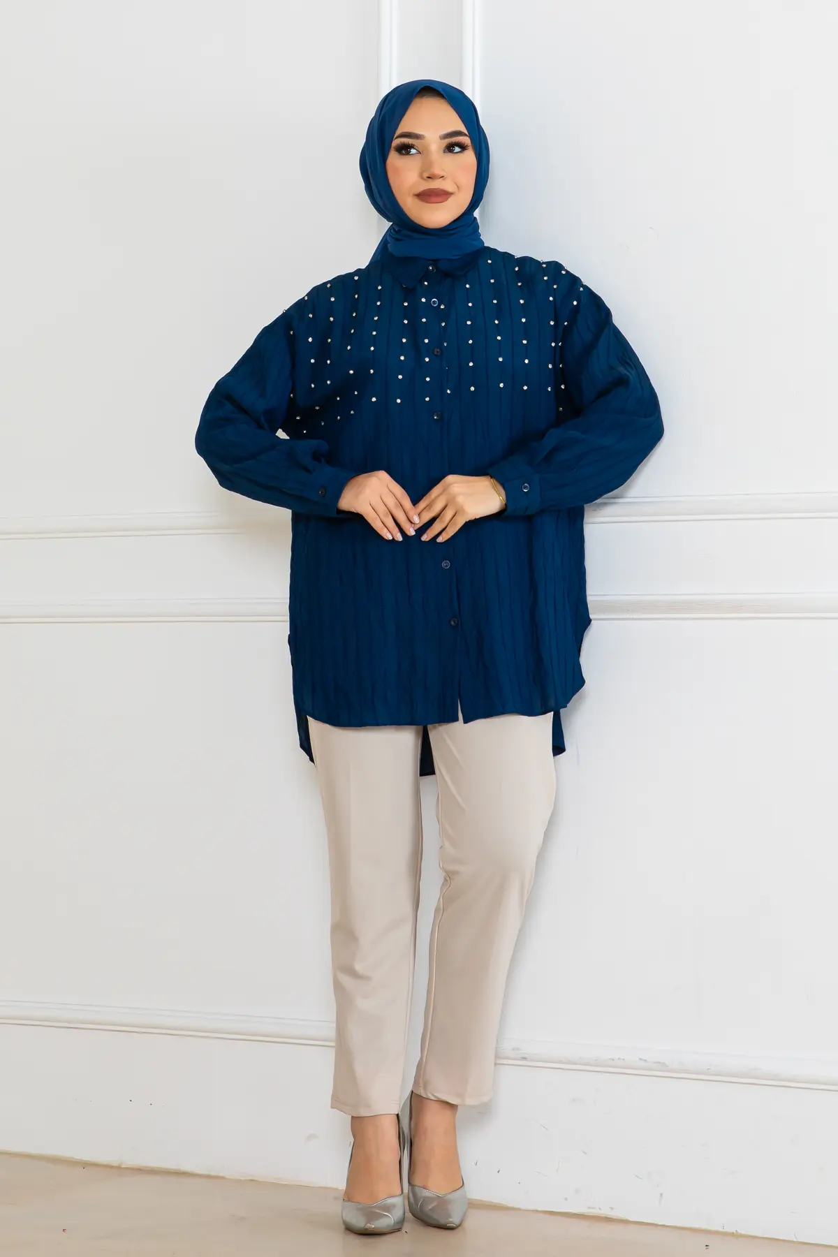 Taş Detaylı Önü Kısa Arkası Uzun Gömlek-detail