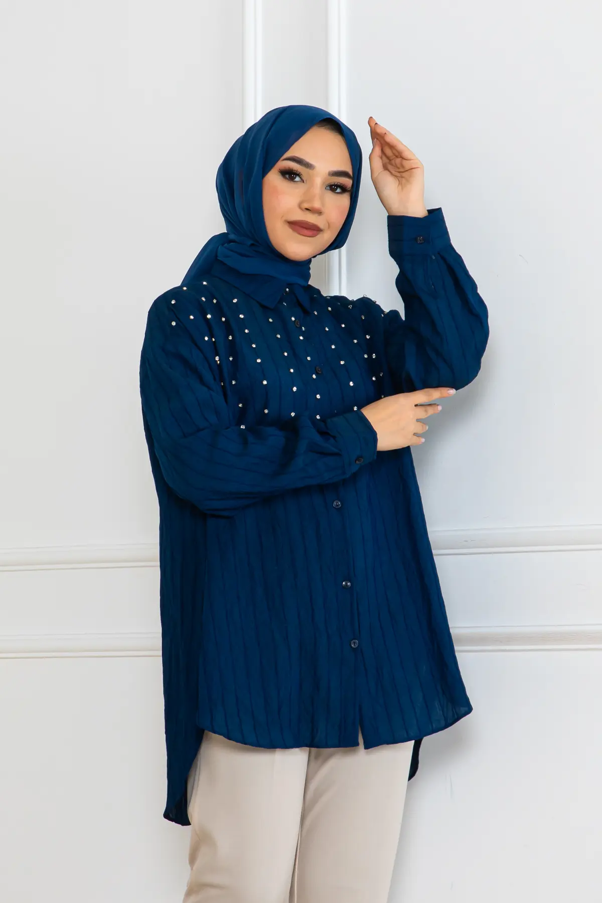 Taş Detaylı Önü Kısa Arkası Uzun Gömlek-detail