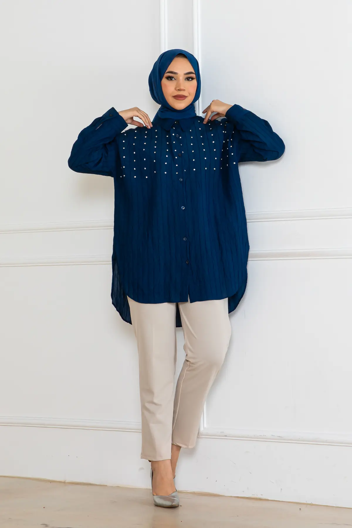 Taş Detaylı Önü Kısa Arkası Uzun Gömlek-detail