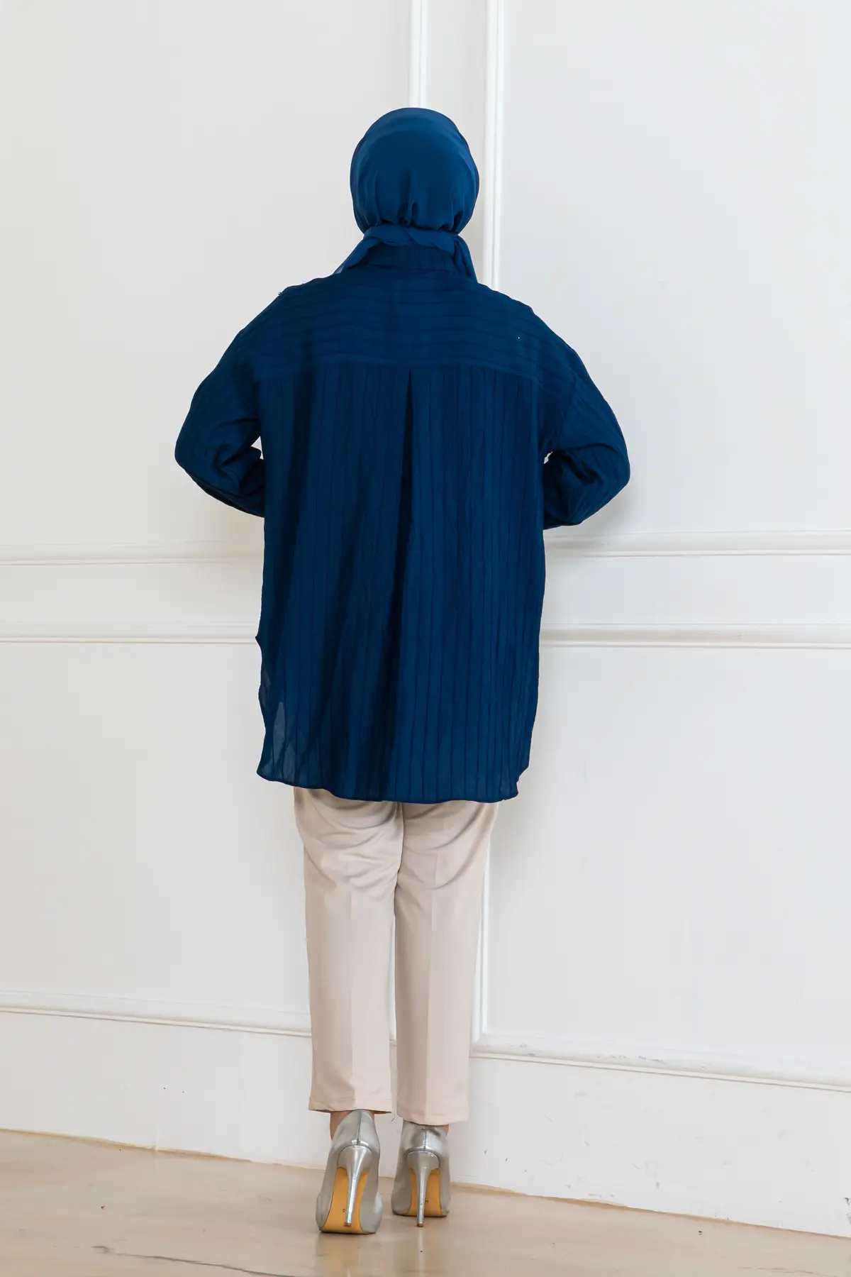 Taş Detaylı Önü Kısa Arkası Uzun Gömlek-detail