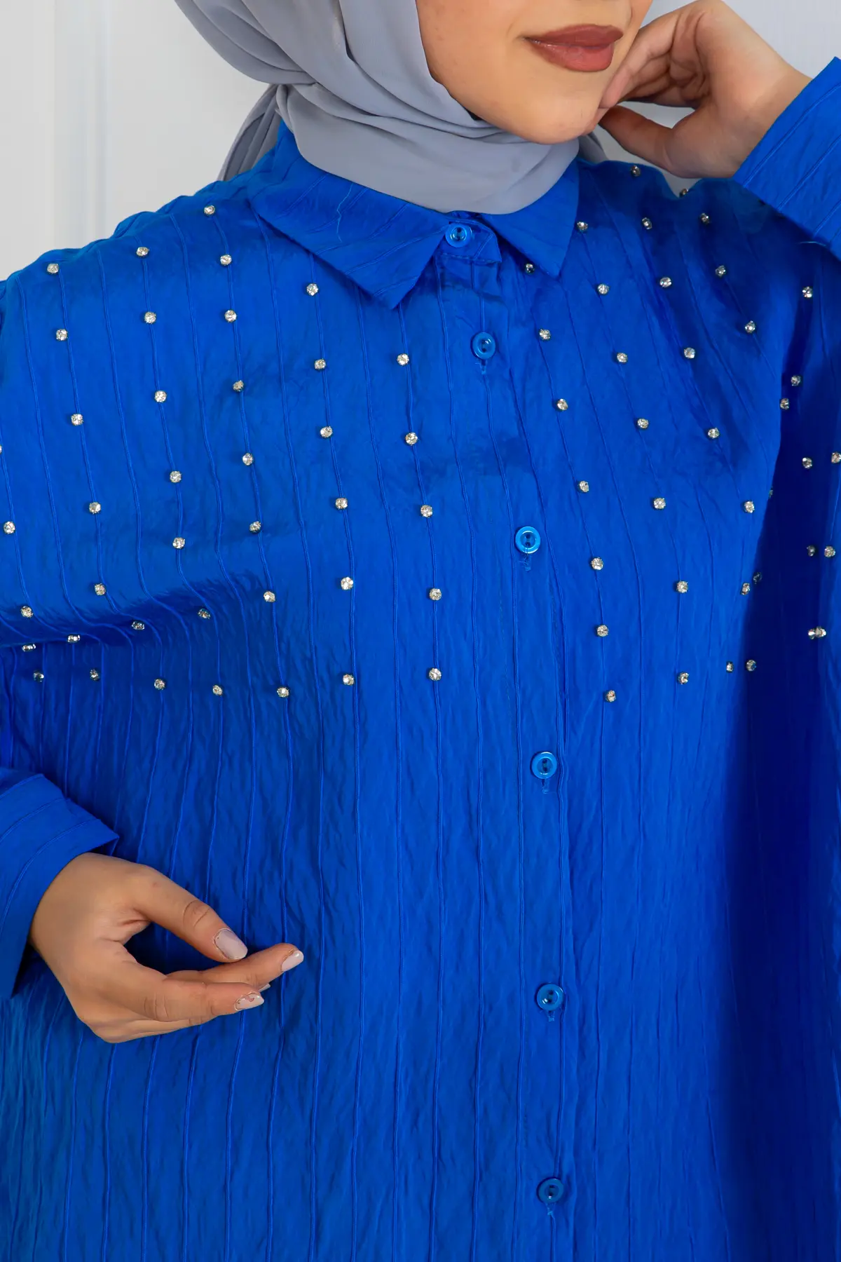 Taş Detaylı Önü Kısa Arkası Uzun Gömlek-detail