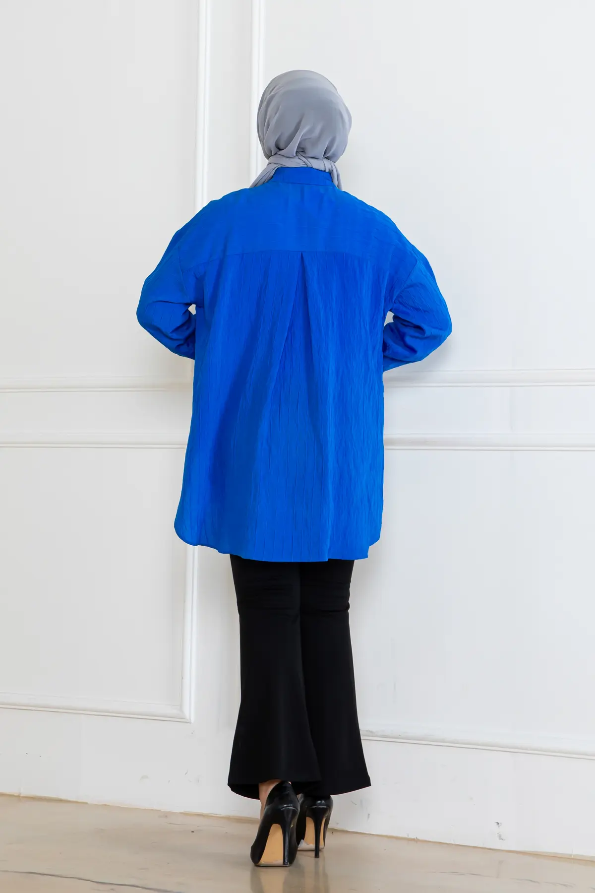 Taş Detaylı Önü Kısa Arkası Uzun Gömlek-detail