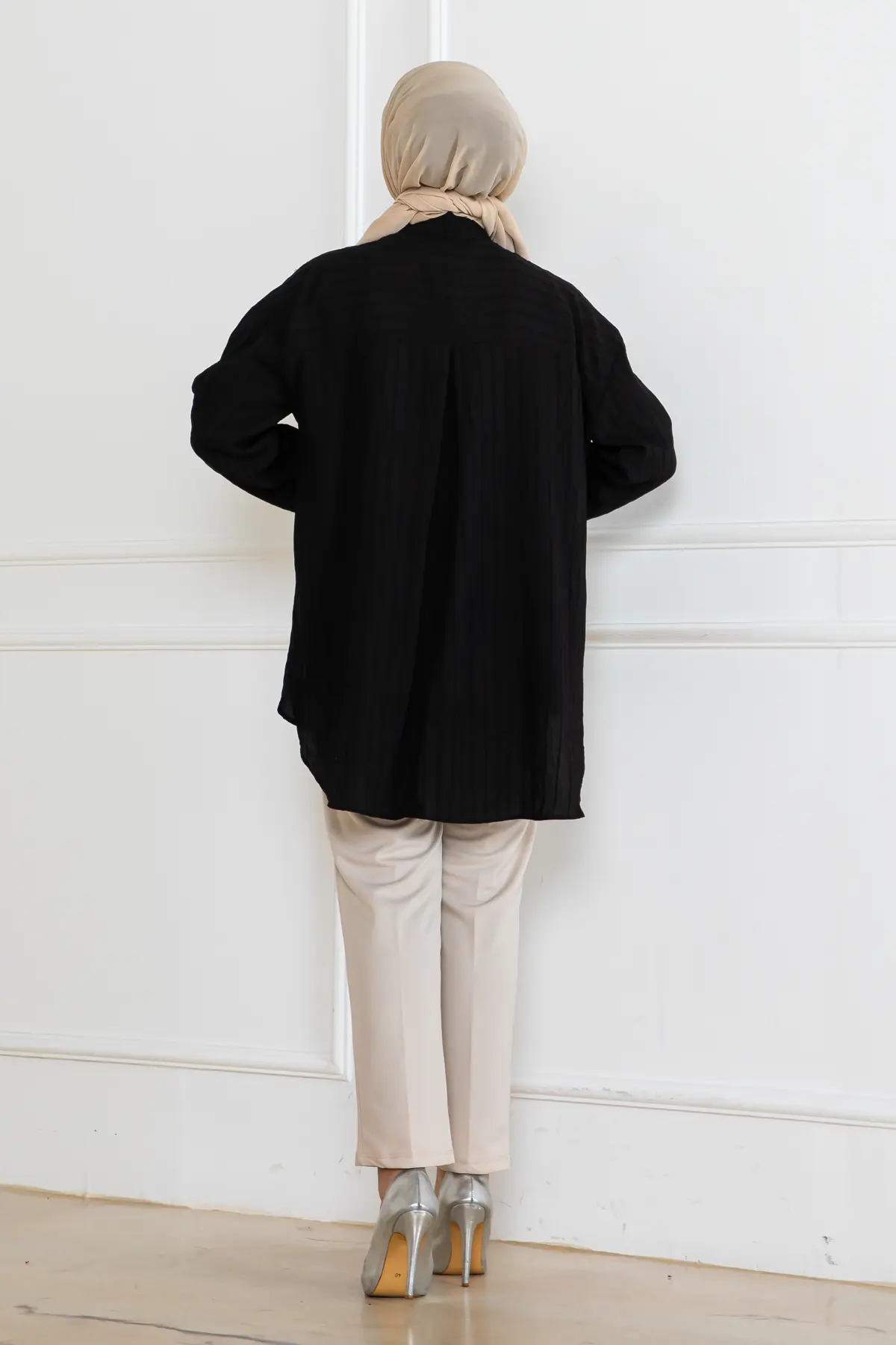 Taş Detaylı Önü Kısa Arkası Uzun Gömlek-detail