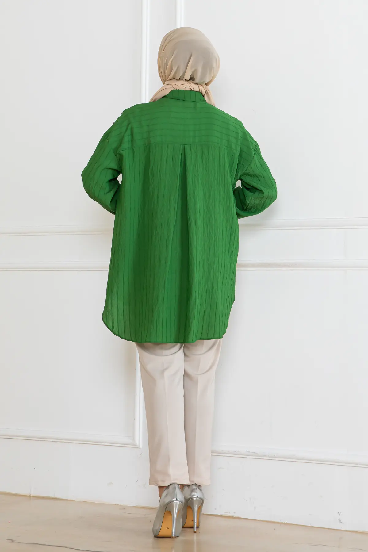 Taş Detaylı Önü Kısa Arkası Uzun Gömlek-detail