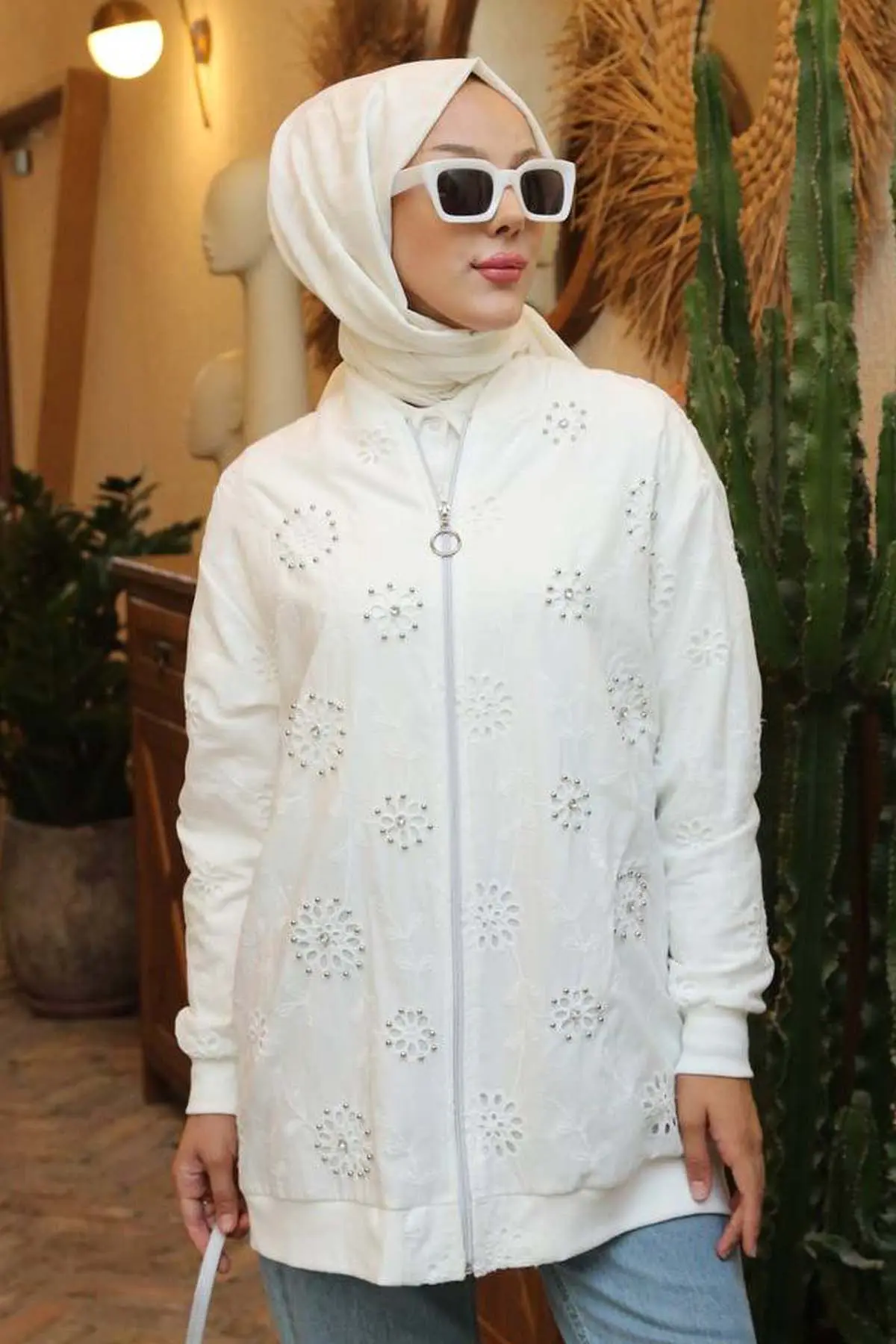 Taş İşlemeli Brode Hırka Beyaz 2000-detail