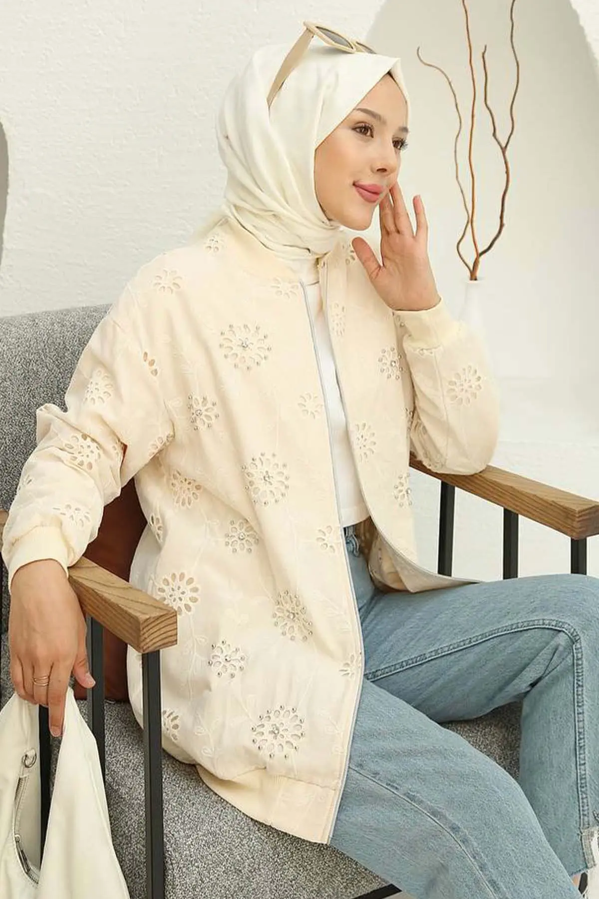 Stone Embroidered Brode Cardigan-detail