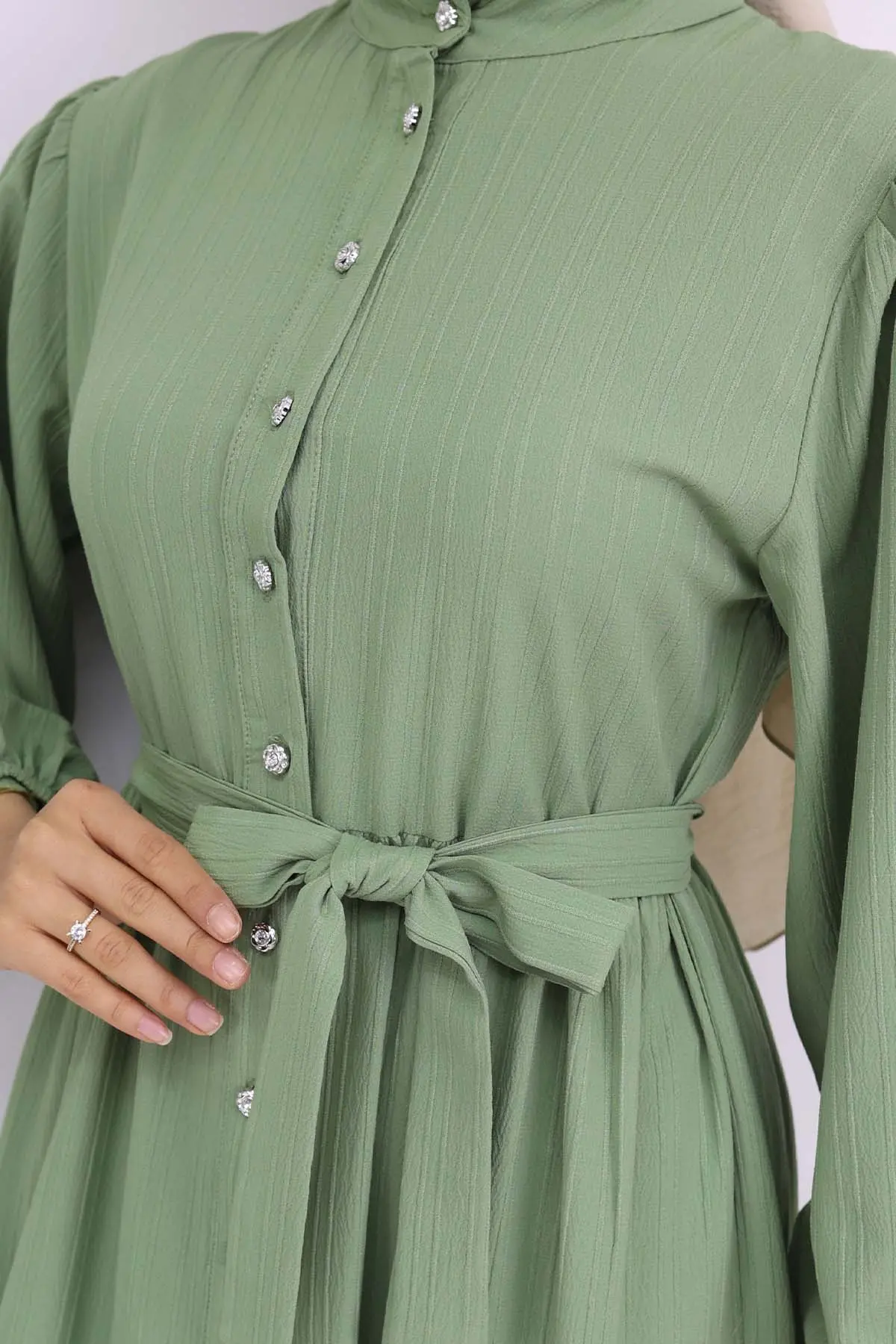 Taşlı Düğmeli Hakim Yaka Tesettür Elbise Yeşil 2268-detail