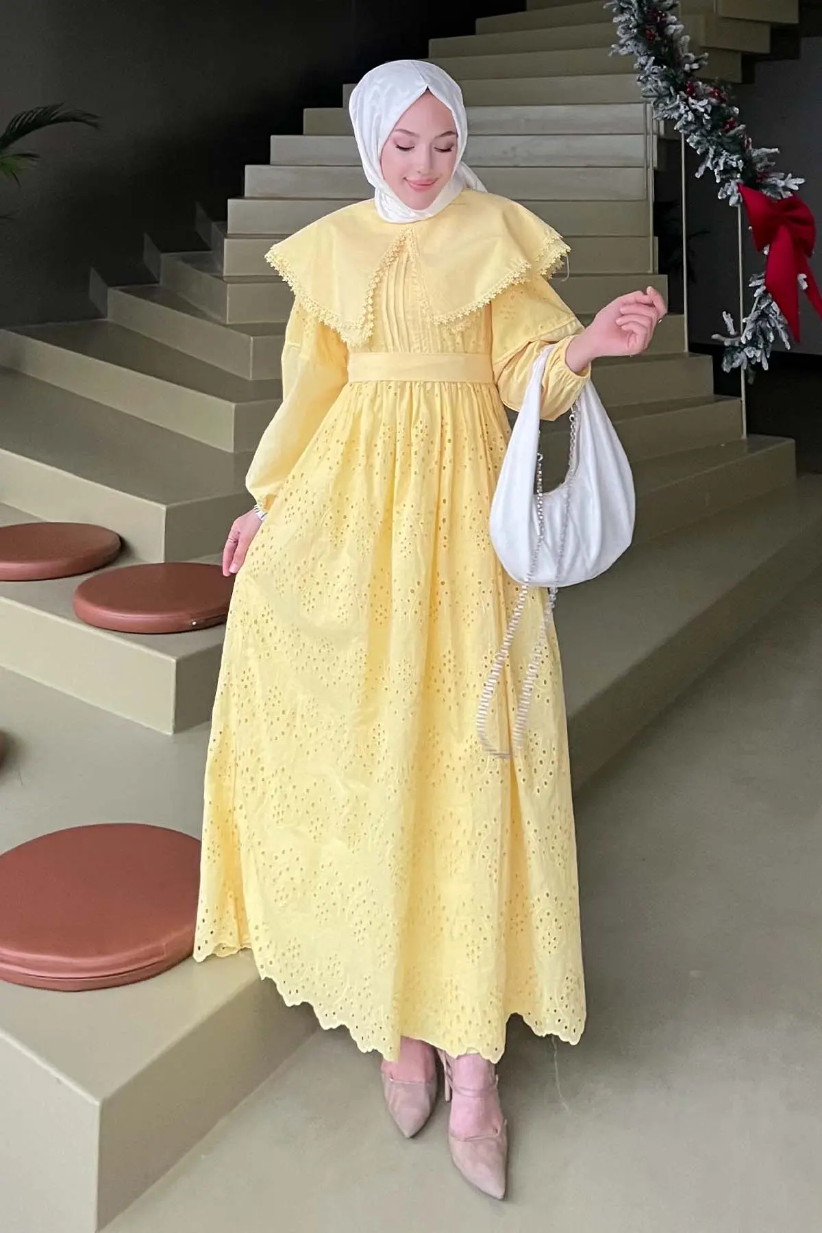 Yaka Detaylı Dantelli Elbise-detail