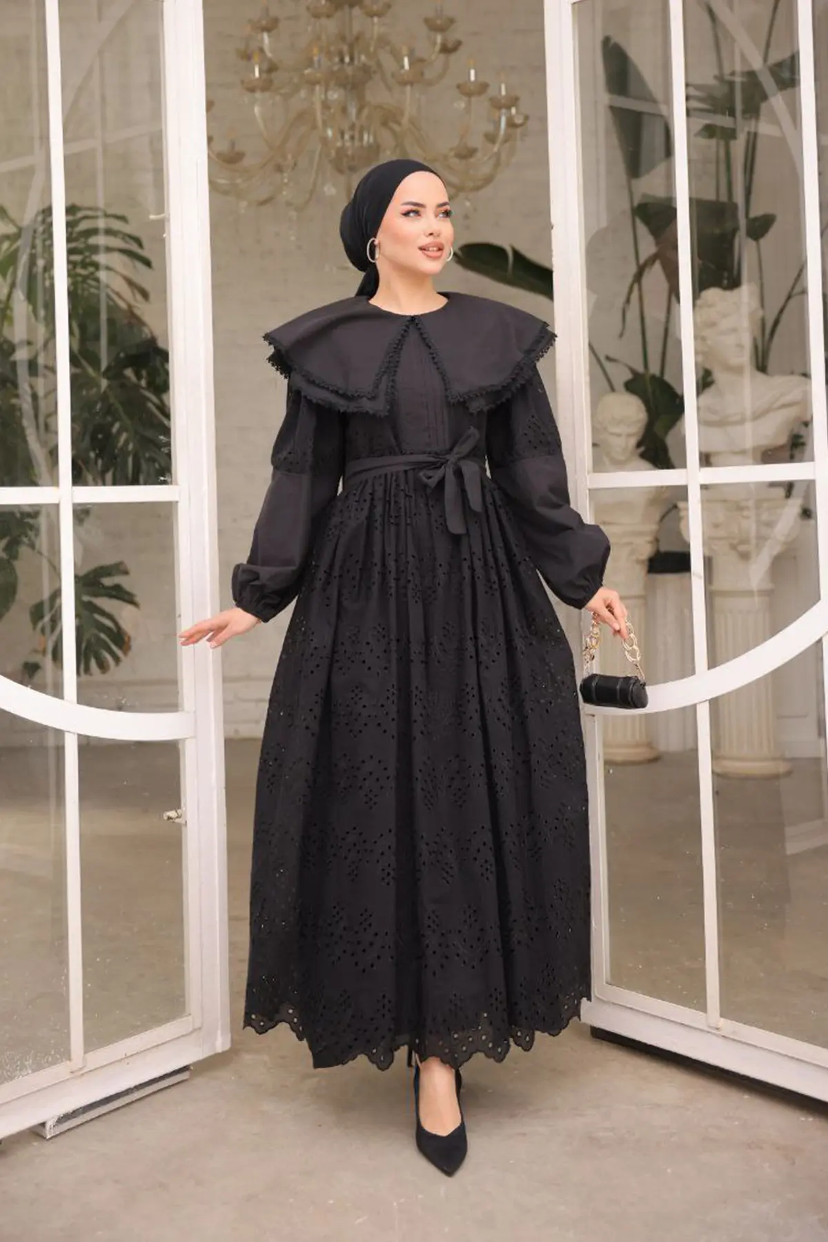 Lace Dress With Collar Detail