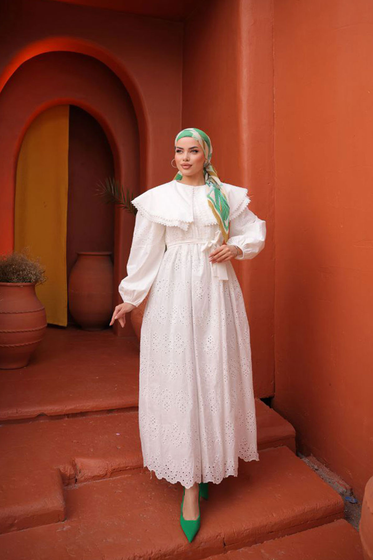 Lace Dress With Collar Detail