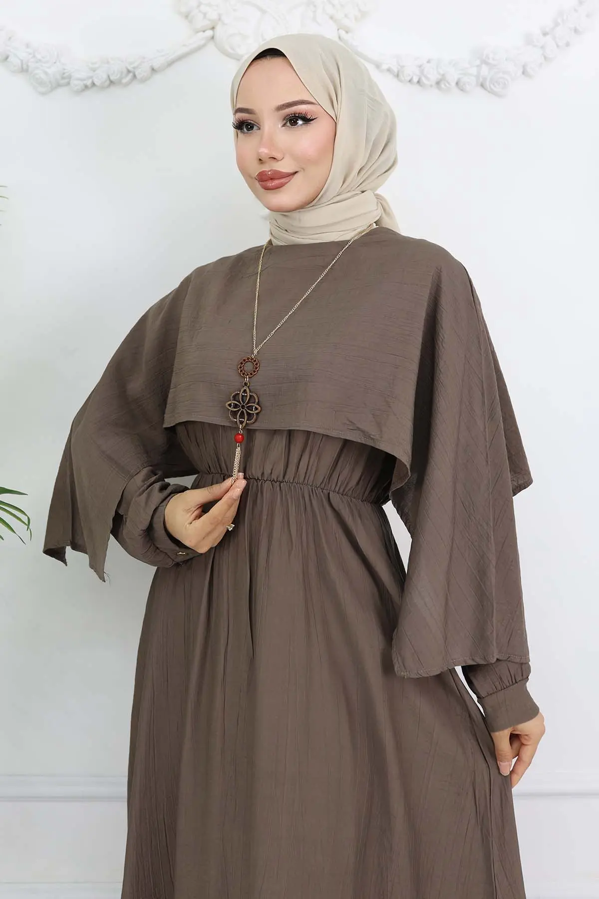 Yaka Detaylı Kolyeli Elbise Vizon 4809-detail