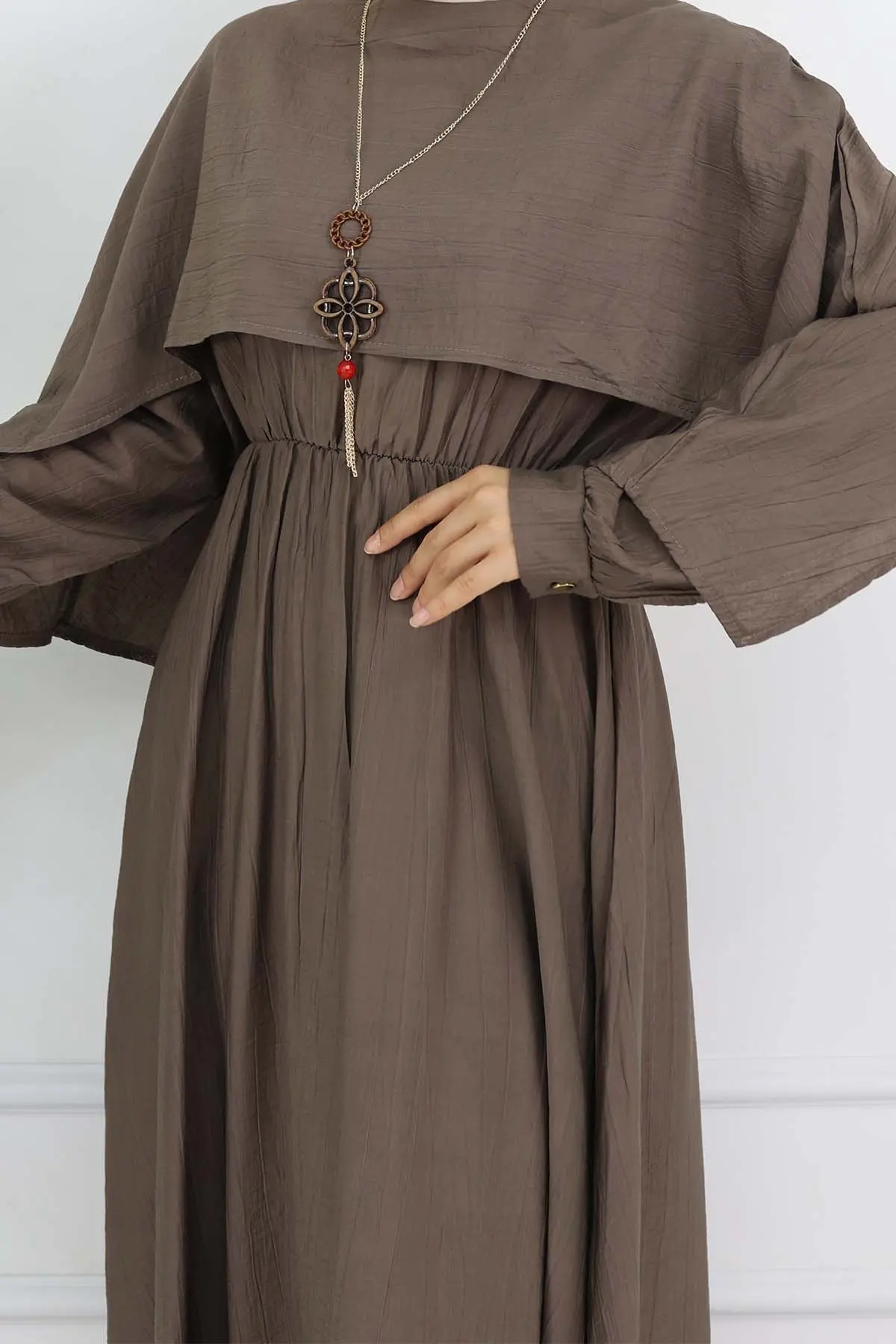 Yaka Detaylı Kolyeli Elbise Vizon 4809-detail