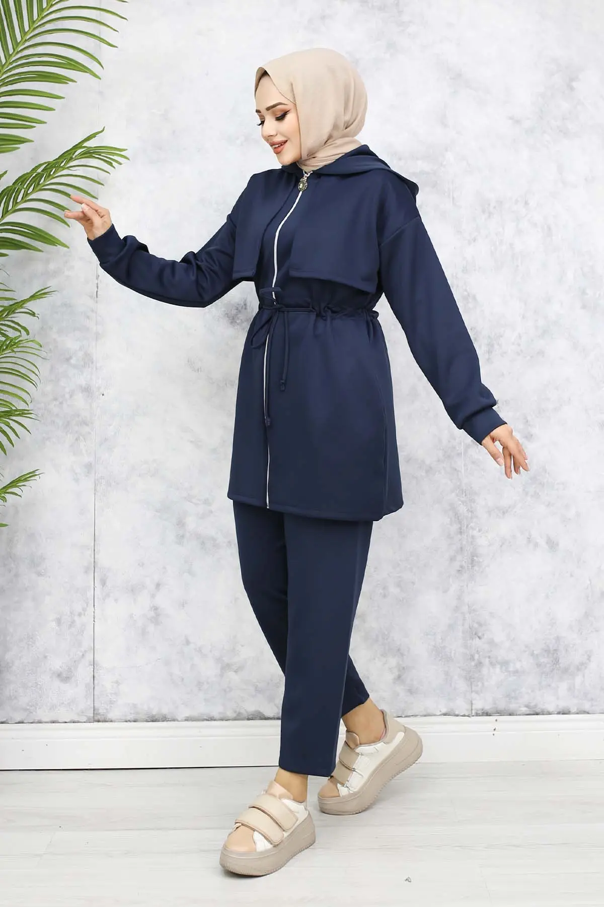 Scuba Double Suit With Collar Detail-detail