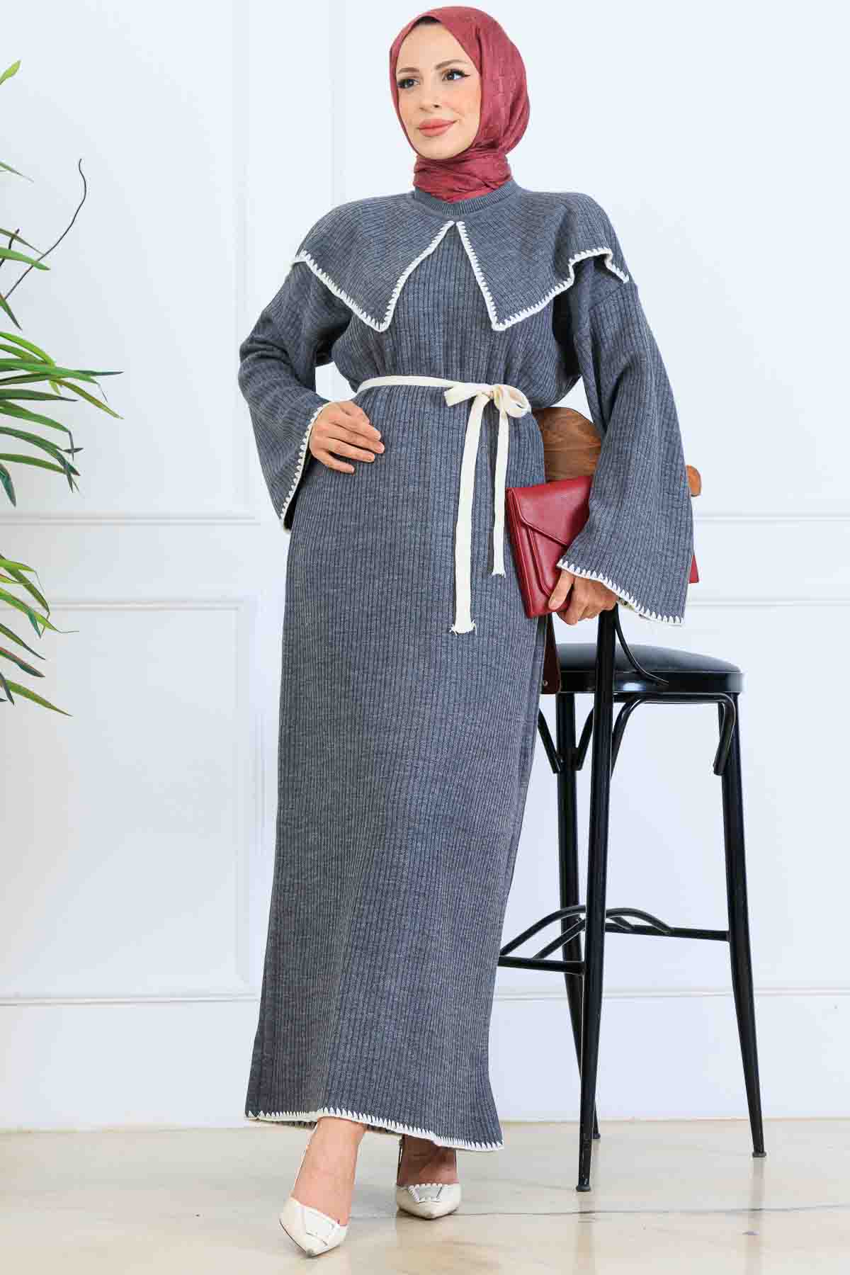 Yaka Detaylı Triko Elbise