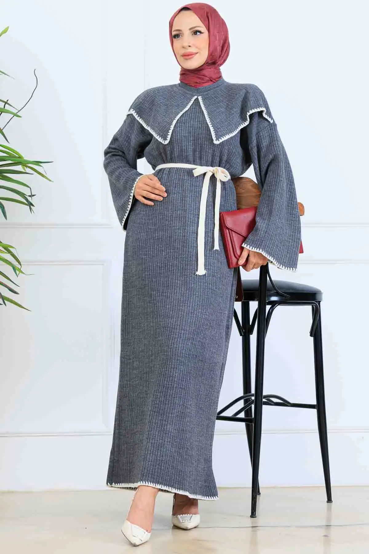 Yaka Detaylı Triko Elbise