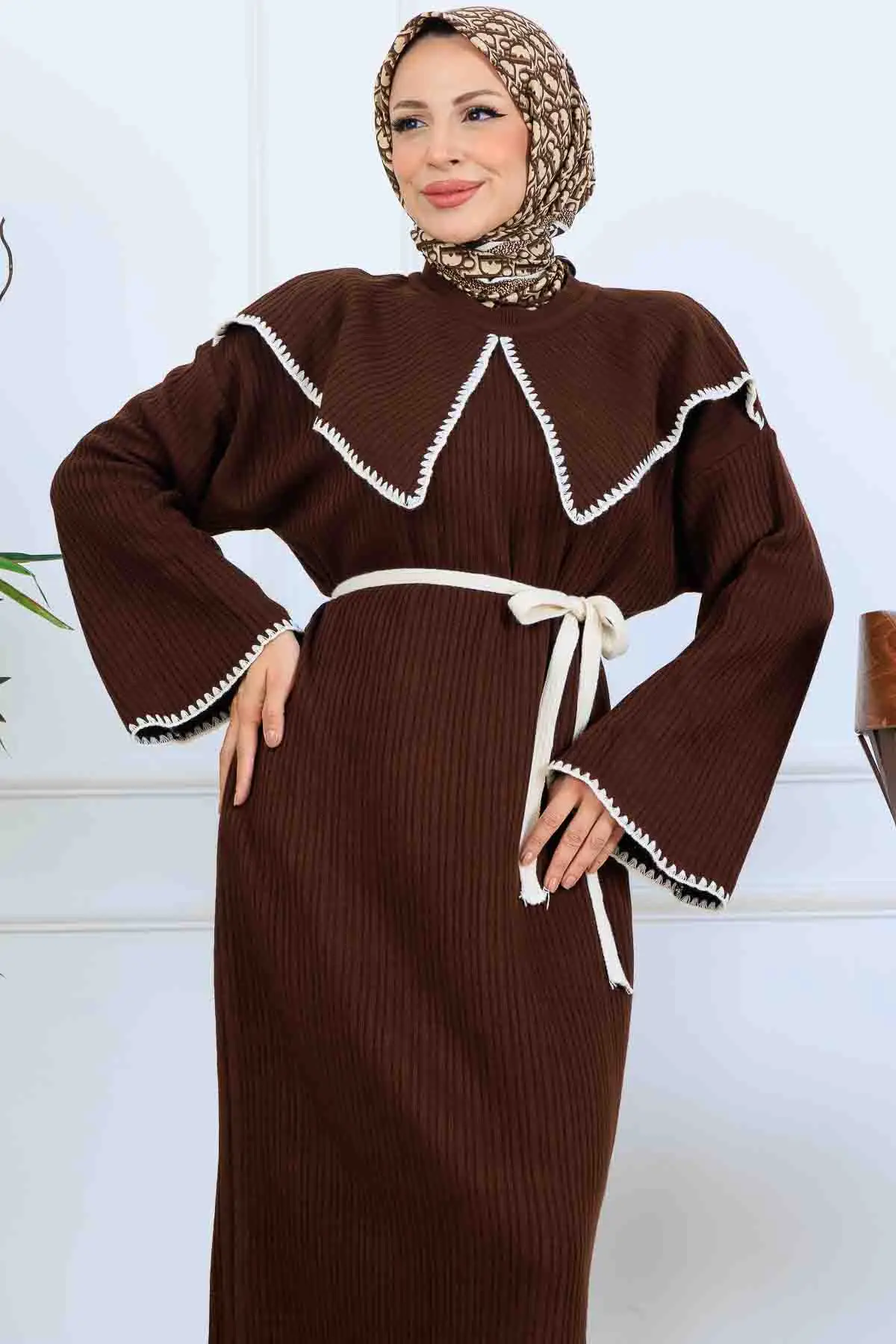 Yaka Detaylı Triko Elbise-detail