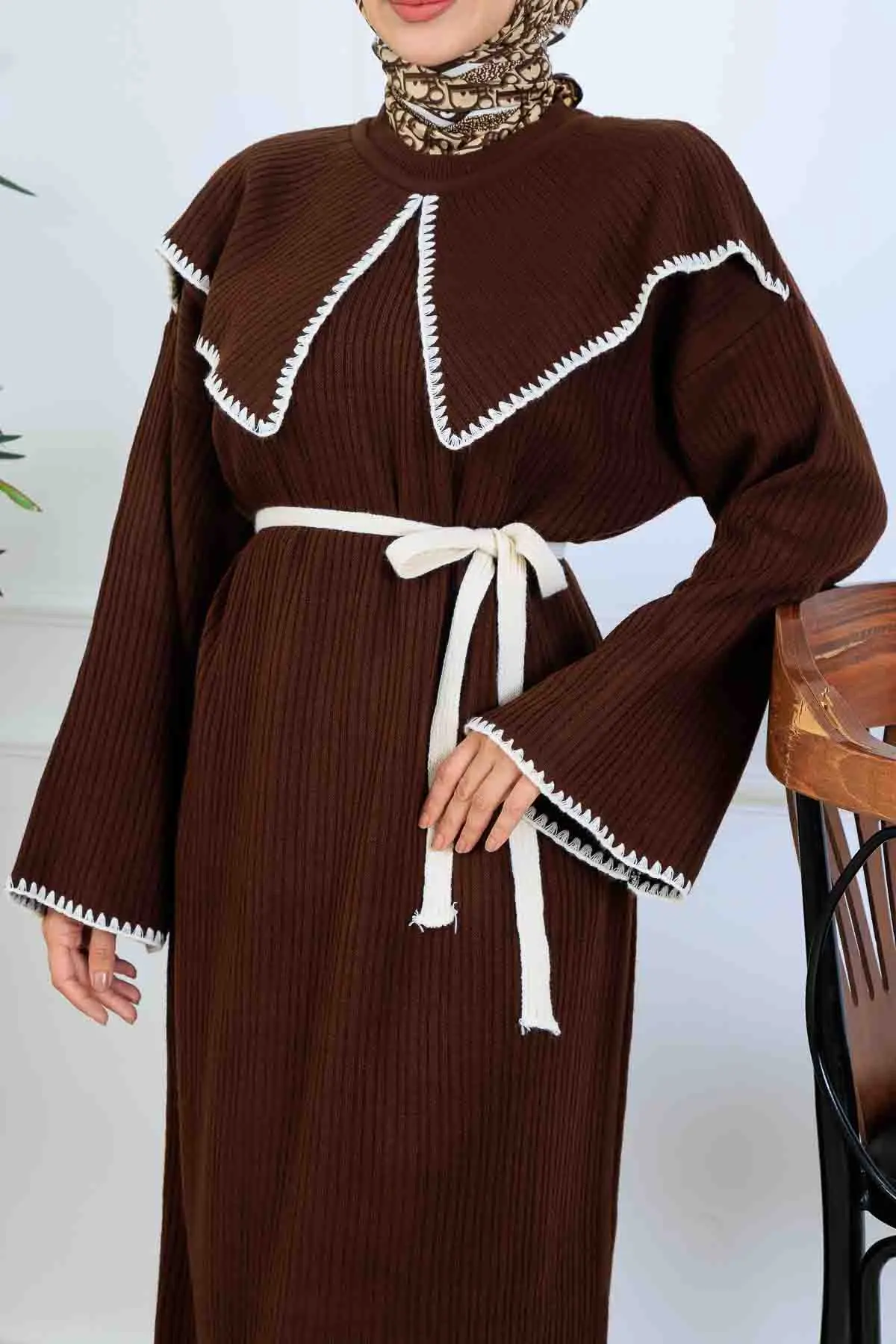 Yaka Detaylı Triko Elbise-detail