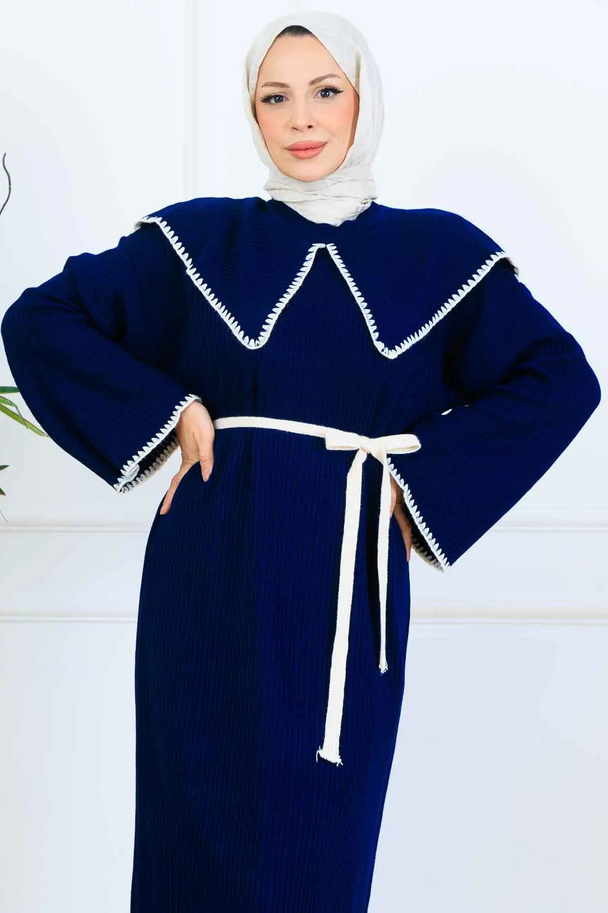 Yaka Detaylı Triko Elbise-detail