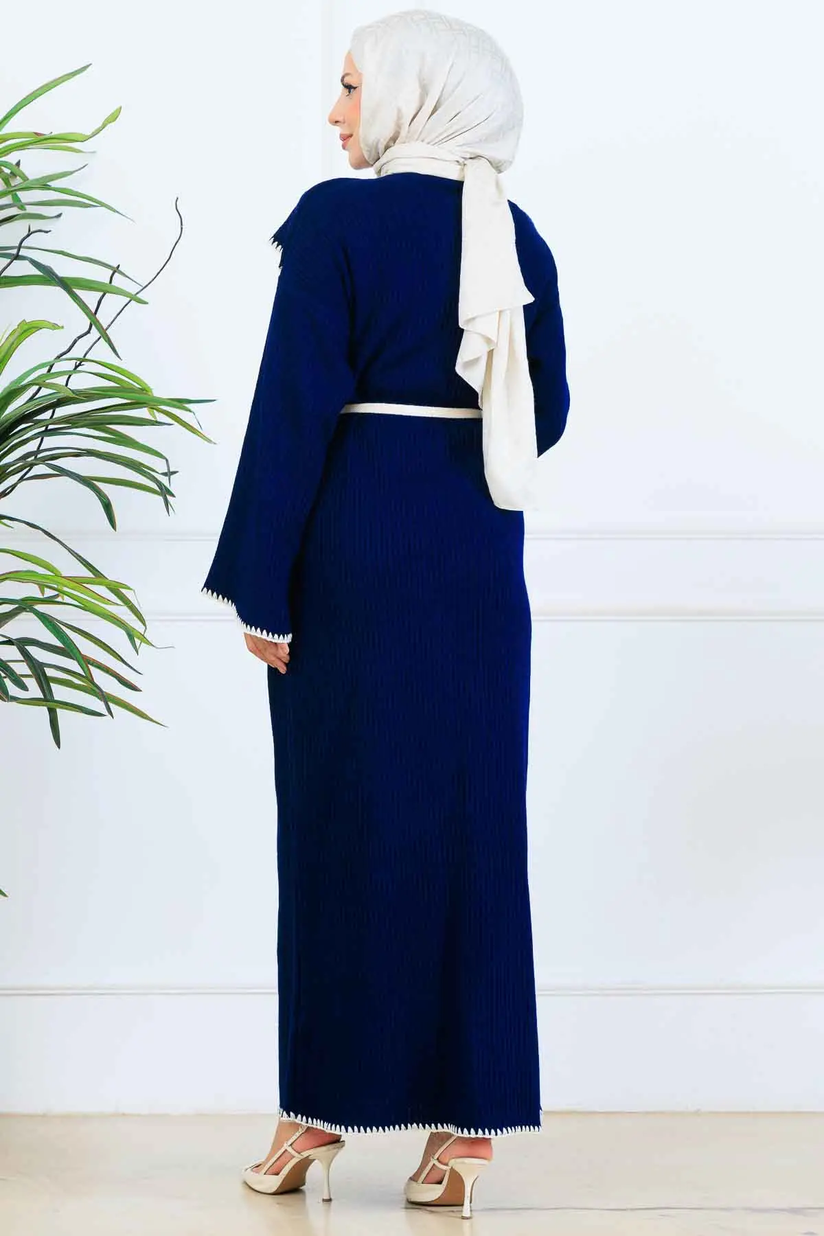 Yaka Detaylı Triko Elbise-detail