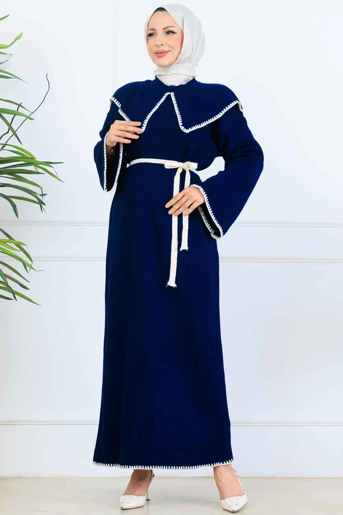 Yaka Detaylı Triko Elbise