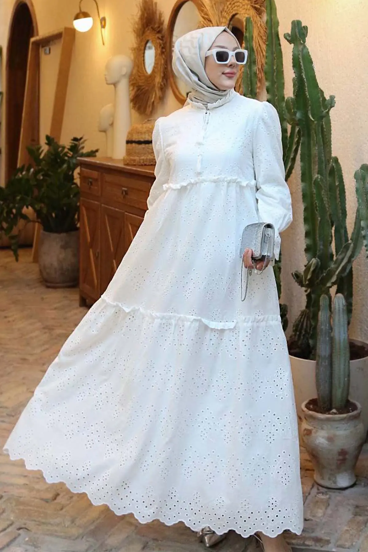 Yakası Bağcıklı Brode Elbise-detail