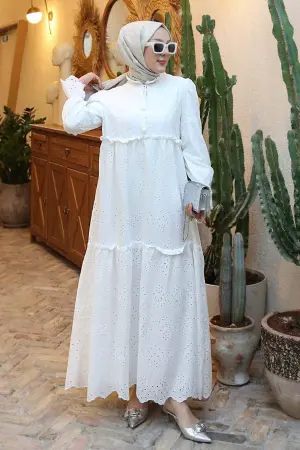 Yakası Bağcıklı Brode Elbise