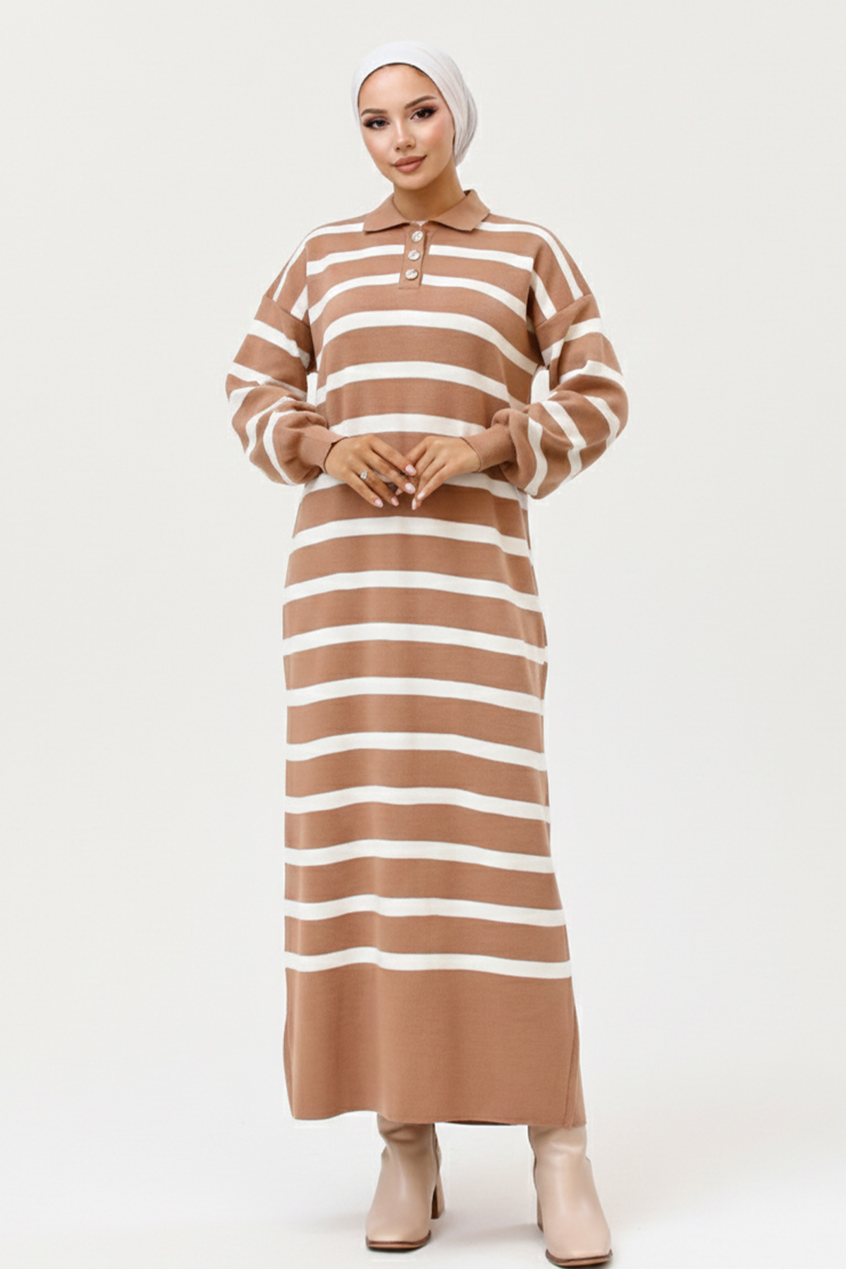 Yakası Düğme Detaylı Çizgili Triko Elbise