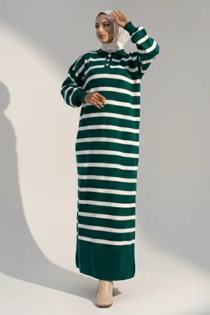 Yakası Düğme Detaylı Çizgili Triko Elbise