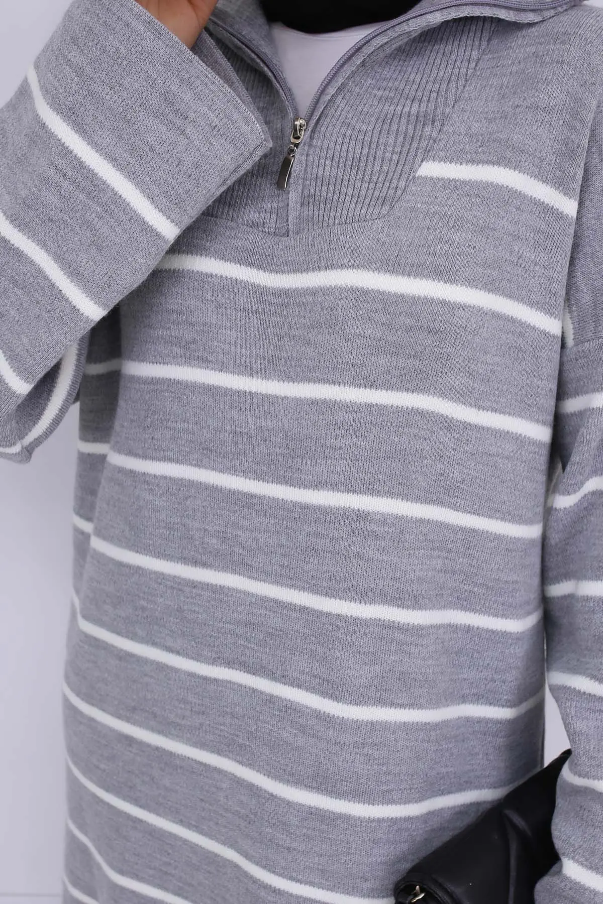 Yakası Fermuar Detaylı Çizgili Triko Elbise-detail