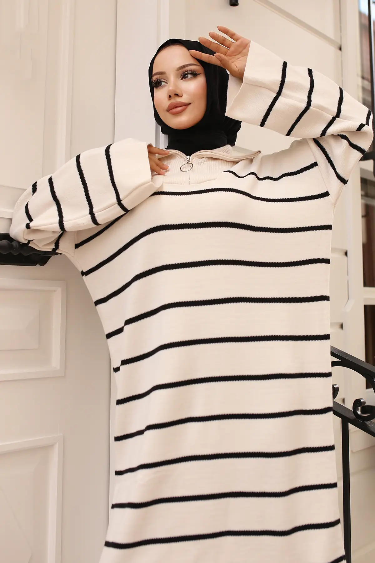 Yakası Fermuar Detaylı Çizgili Triko Elbise-detail