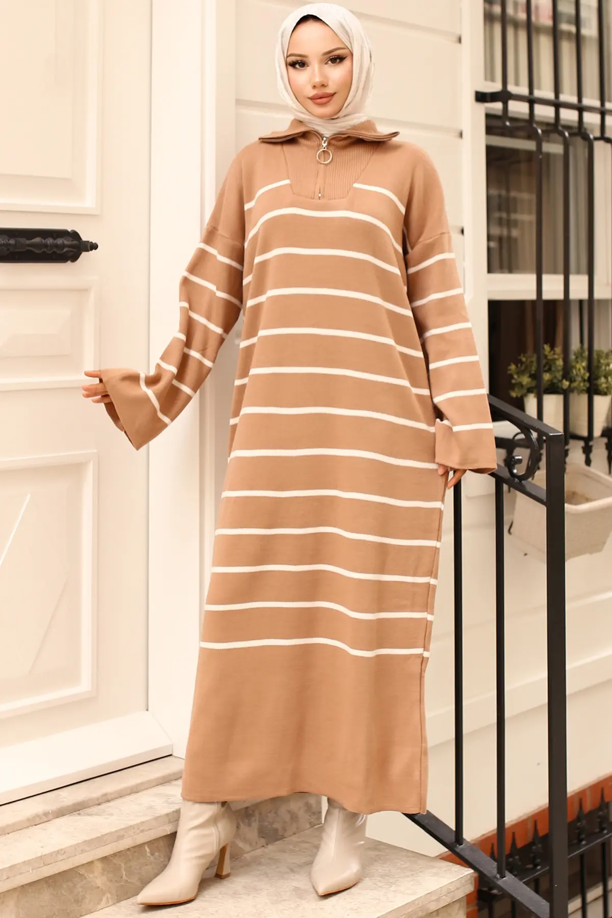 Yakası Fermuar Detaylı Çizgili Triko Elbise-detail