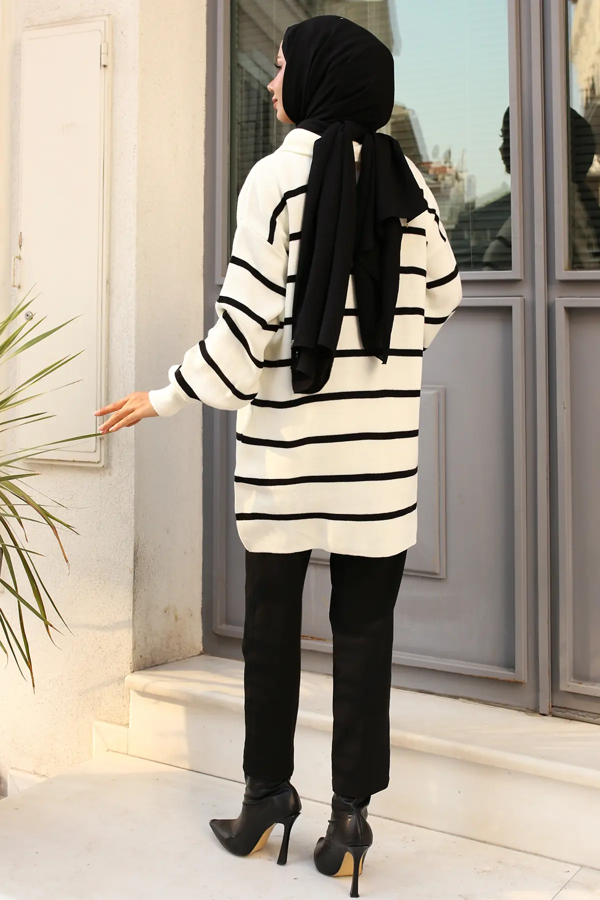 Yakası Fermuarlı Çizgili Triko Tunik-detail