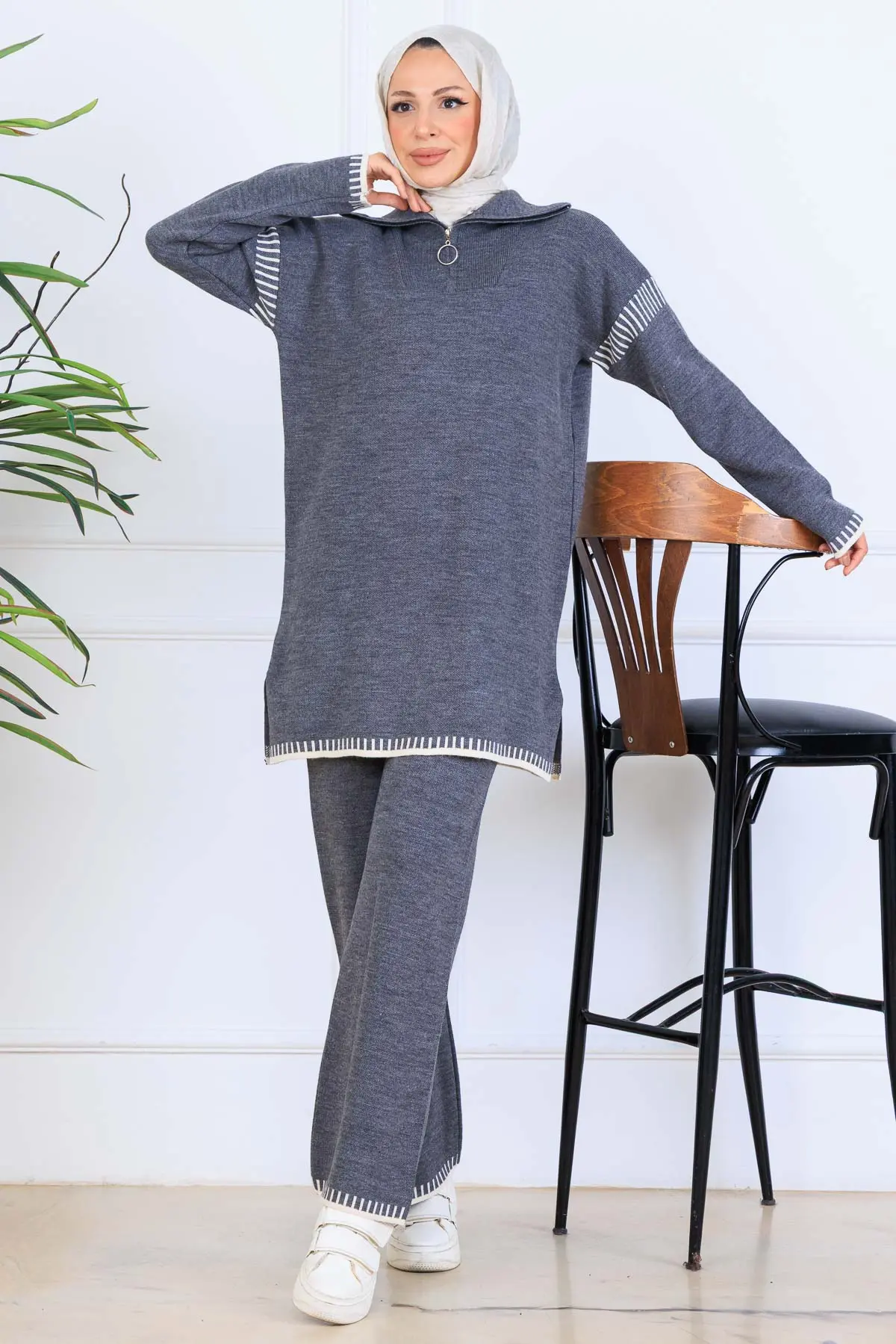 Yakası Fermuarlı Şerit Detay Triko Takım