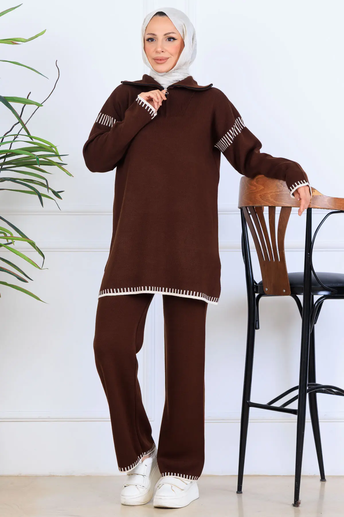 Yakası Fermuarlı Şerit Detay Triko Takım