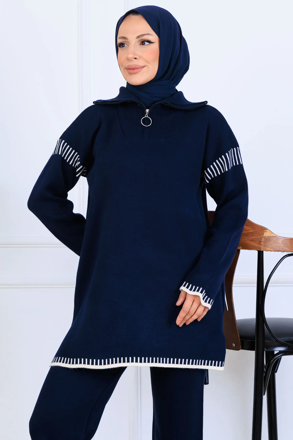 Yakası Fermuarlı Şerit Detay Triko Takım-detail