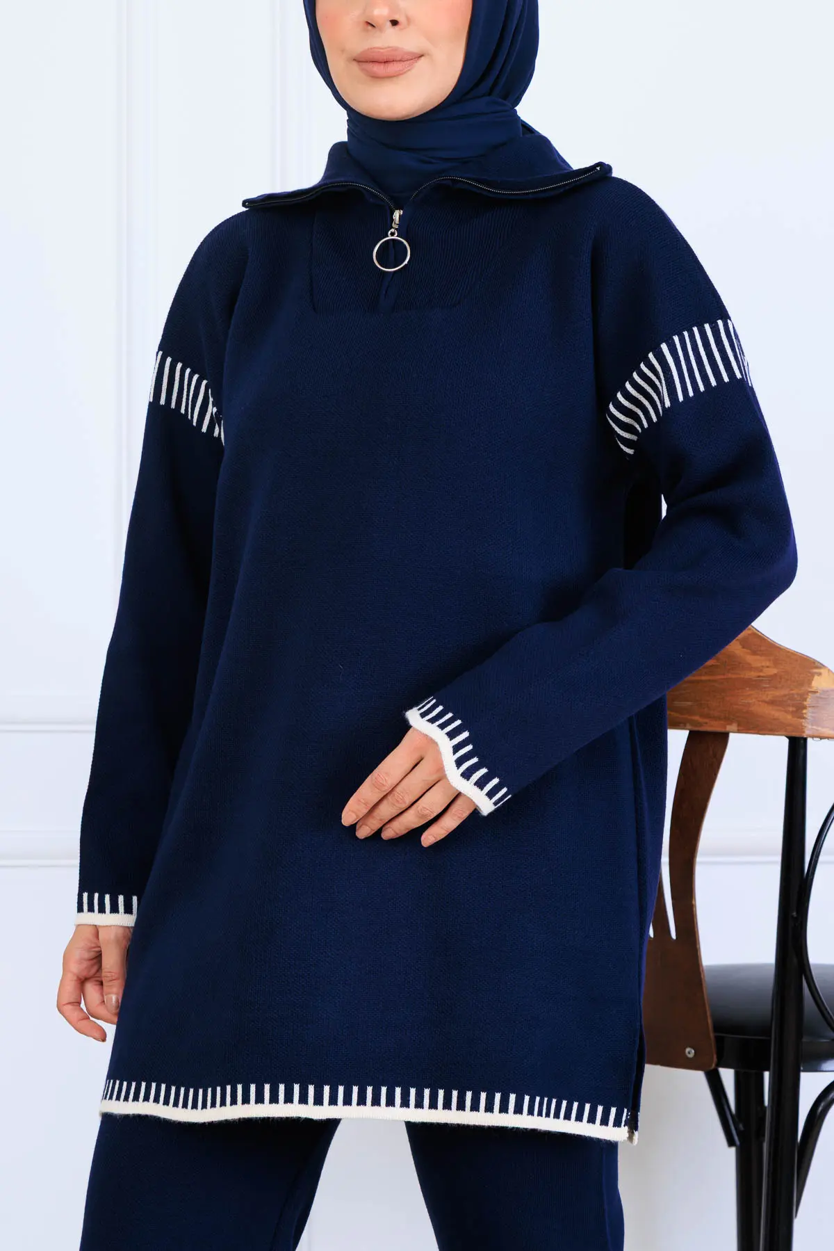 Yakası Fermuarlı Şerit Detay Triko Takım-detail