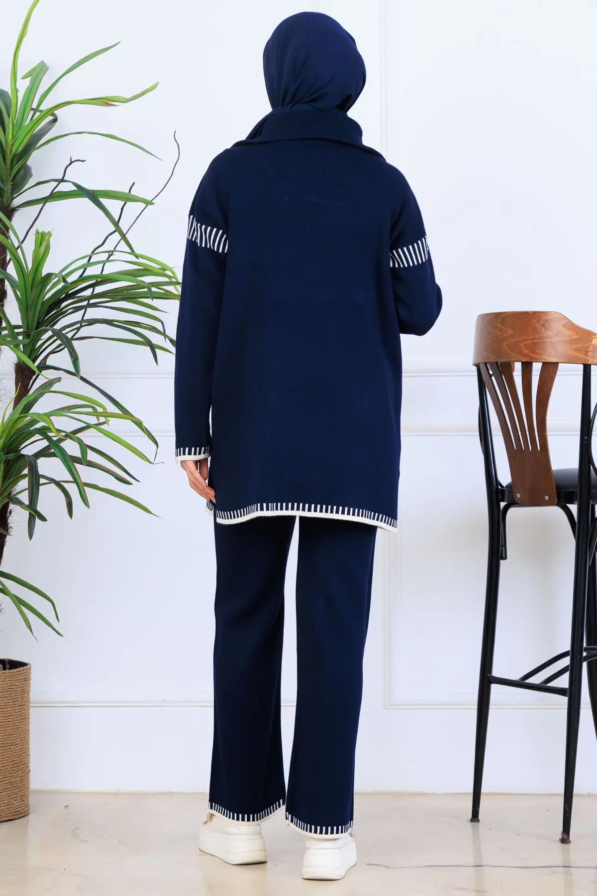 Yakası Fermuarlı Şerit Detay Triko Takım-detail