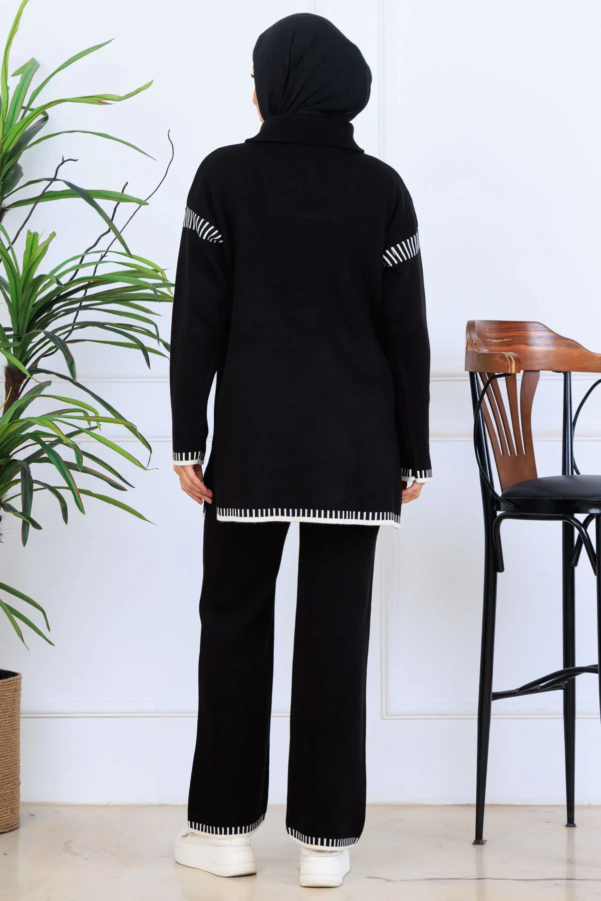 Yakası Fermuarlı Şerit Detay Triko Takım-detail