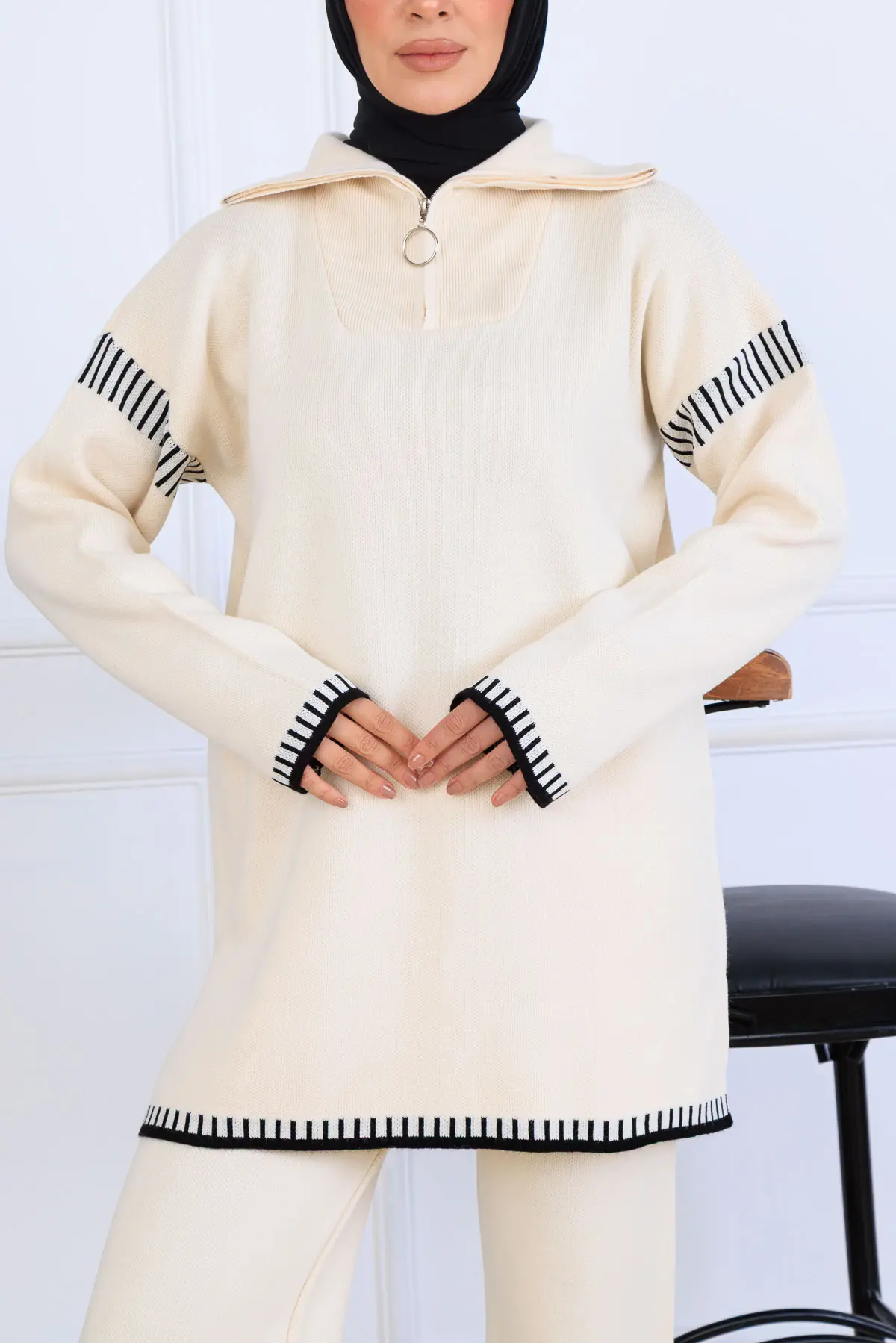 Yakası Fermuarlı Şerit Detay Triko Takım-detail