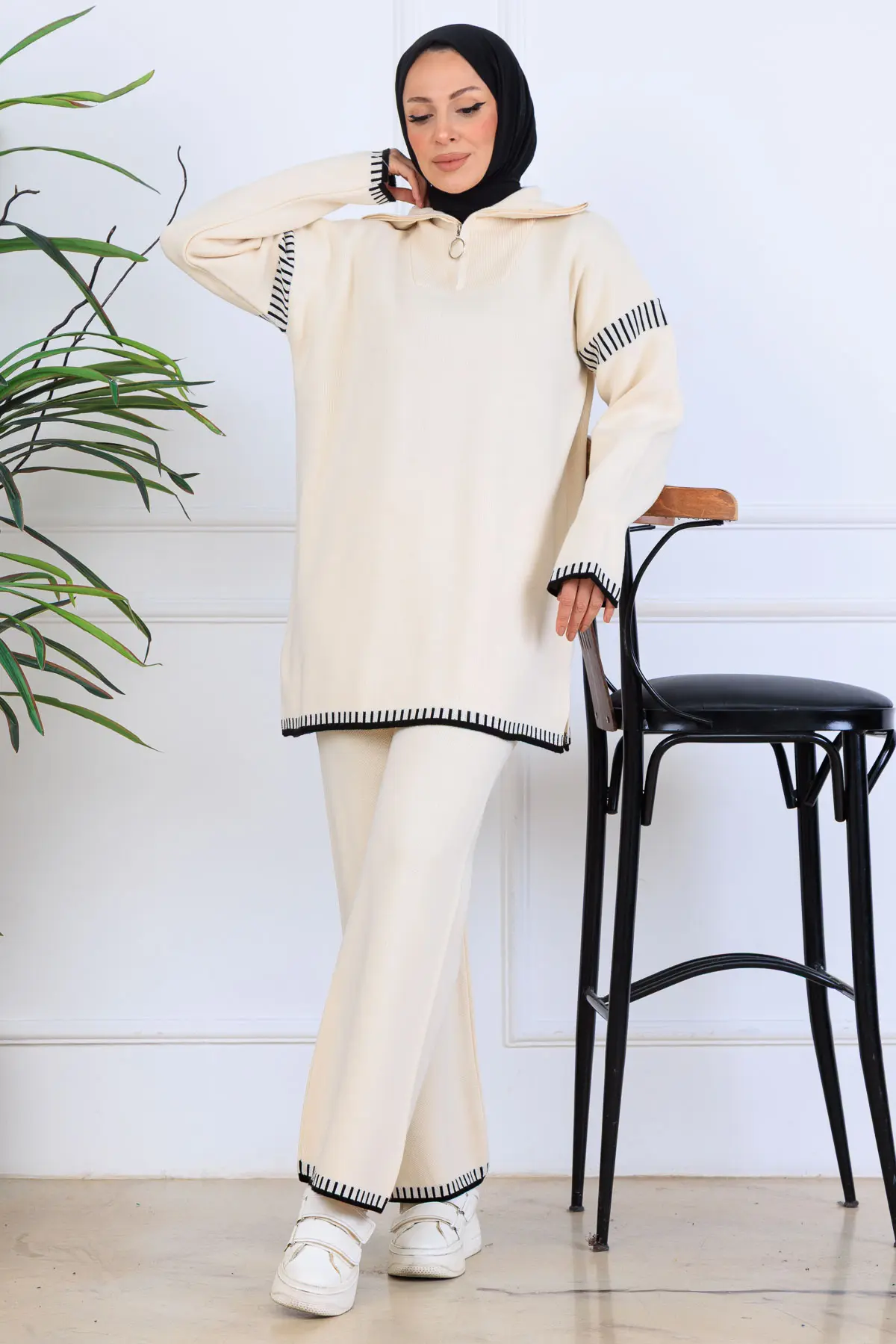 Yakası Fermuarlı Şerit Detay Triko Takım-detail