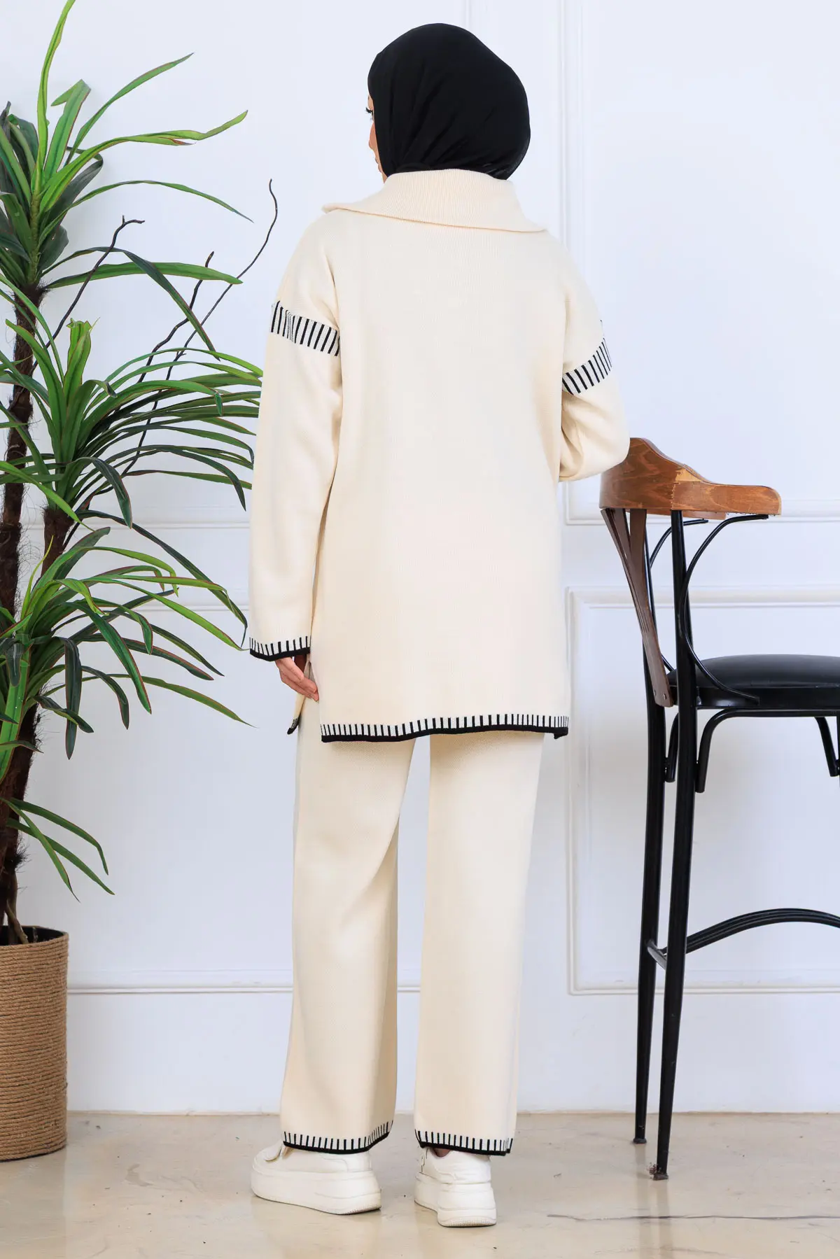 Yakası Fermuarlı Şerit Detay Triko Takım-detail